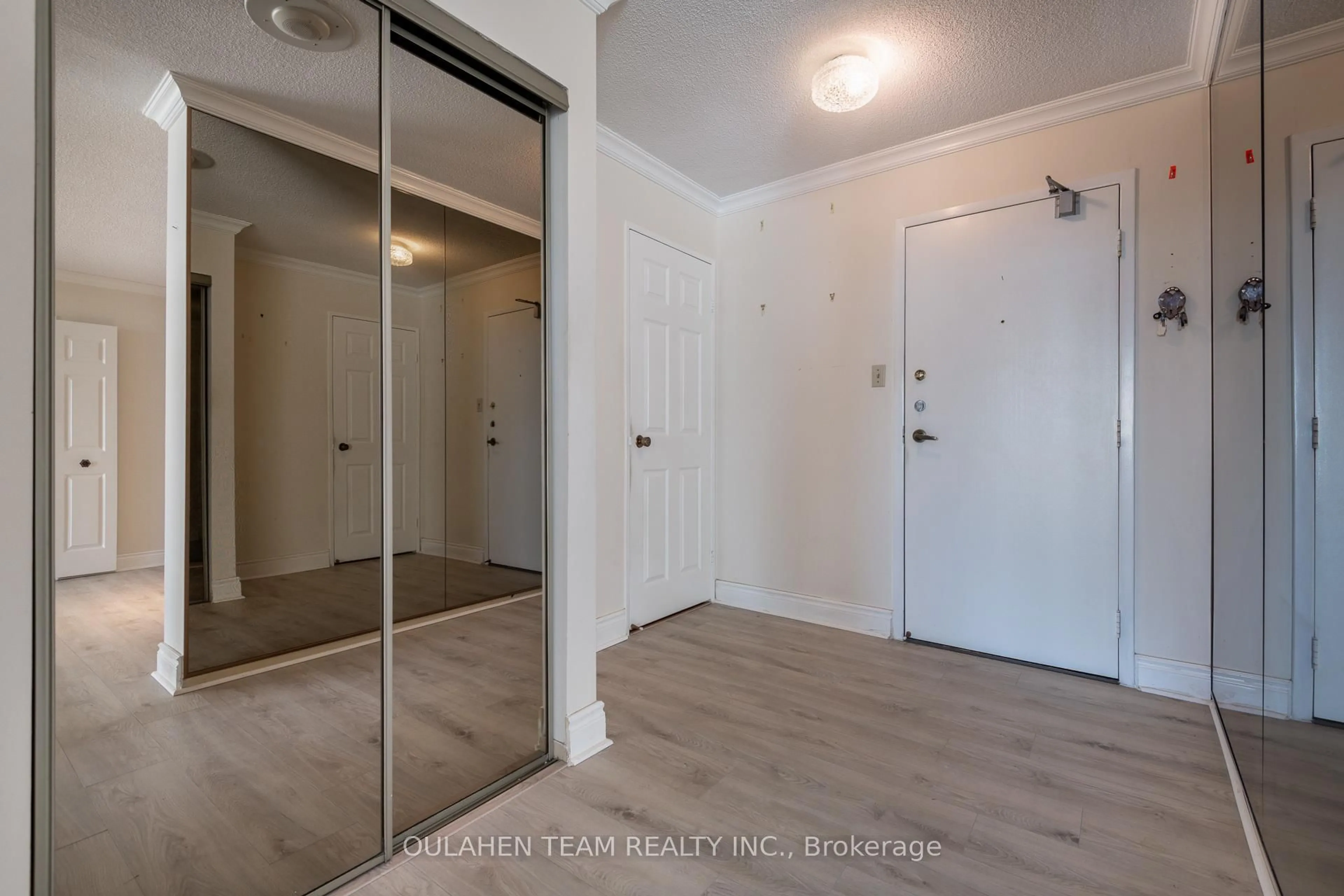 Indoor entryway for 1555 Finch Ave #1905, Toronto Ontario M2J 4X9