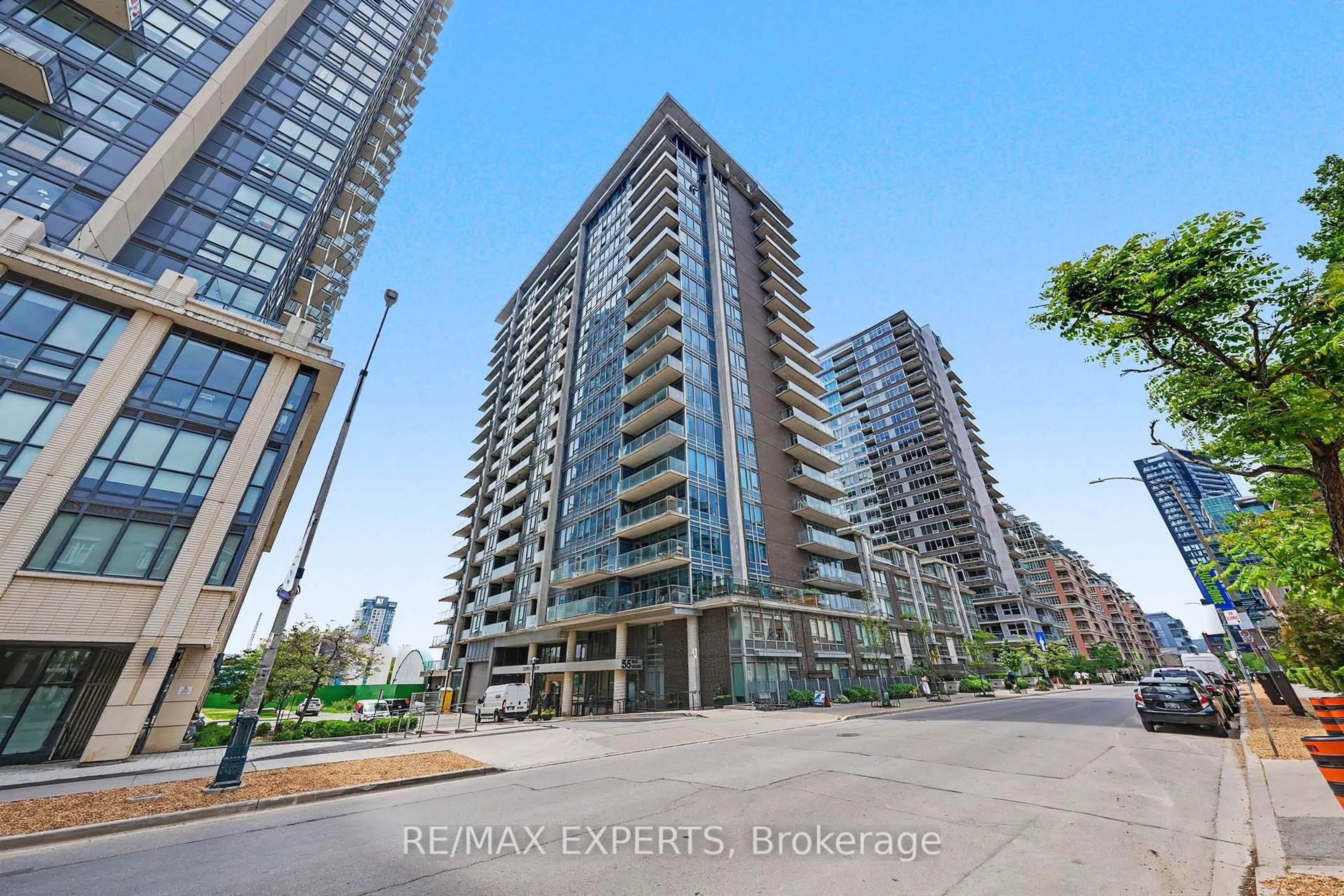 Indoor foyer for 55 East Liberty St #715, Toronto Ontario M6K 3P9