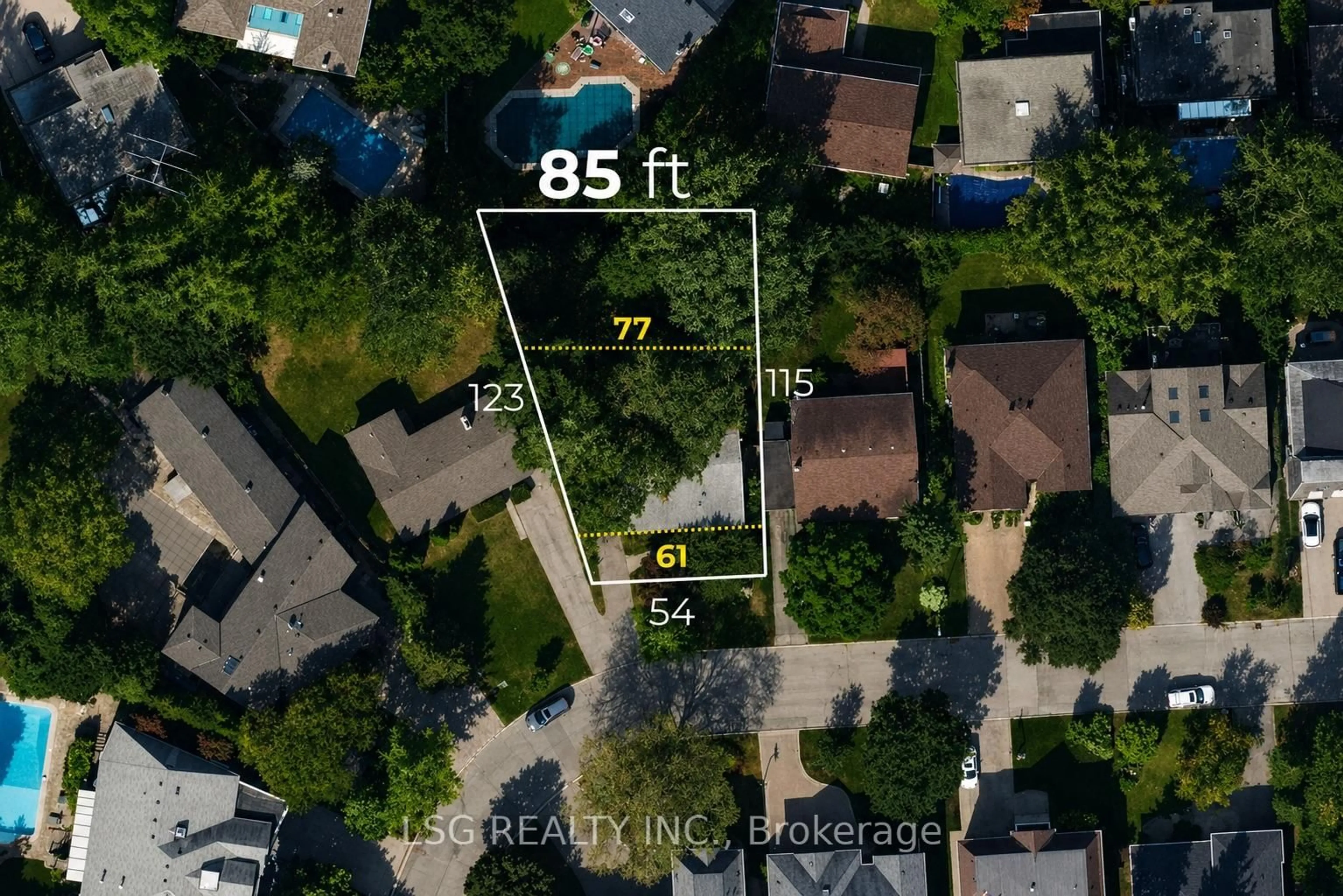 A pic from outside/outdoor area/front of a property/back of a property/a pic from drone, street for 26 Grangemill Cres, Toronto Ontario M3B 2J2