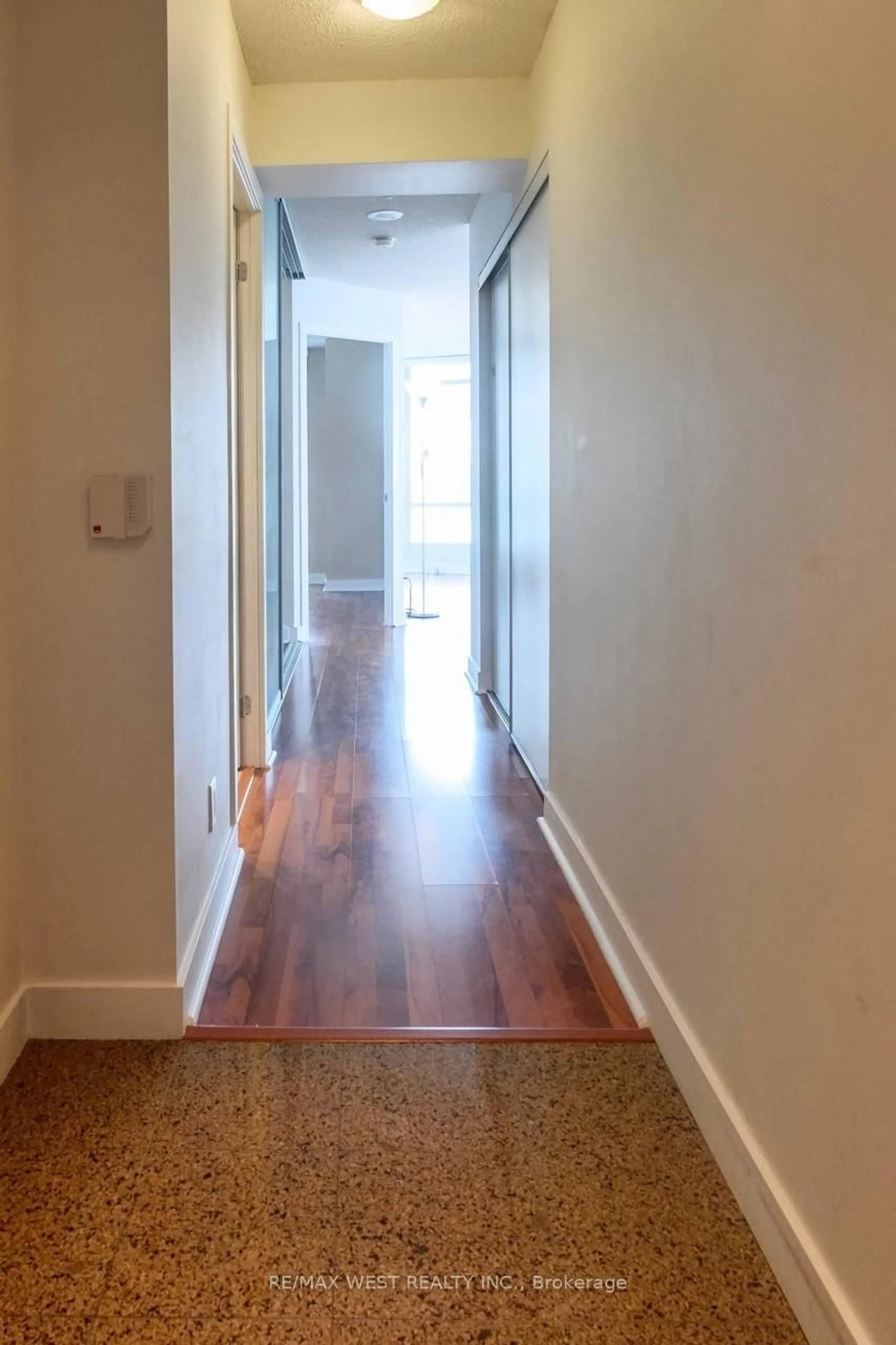 Indoor entryway for 373 Front St #2509, Toronto Ontario M5V 3R7
