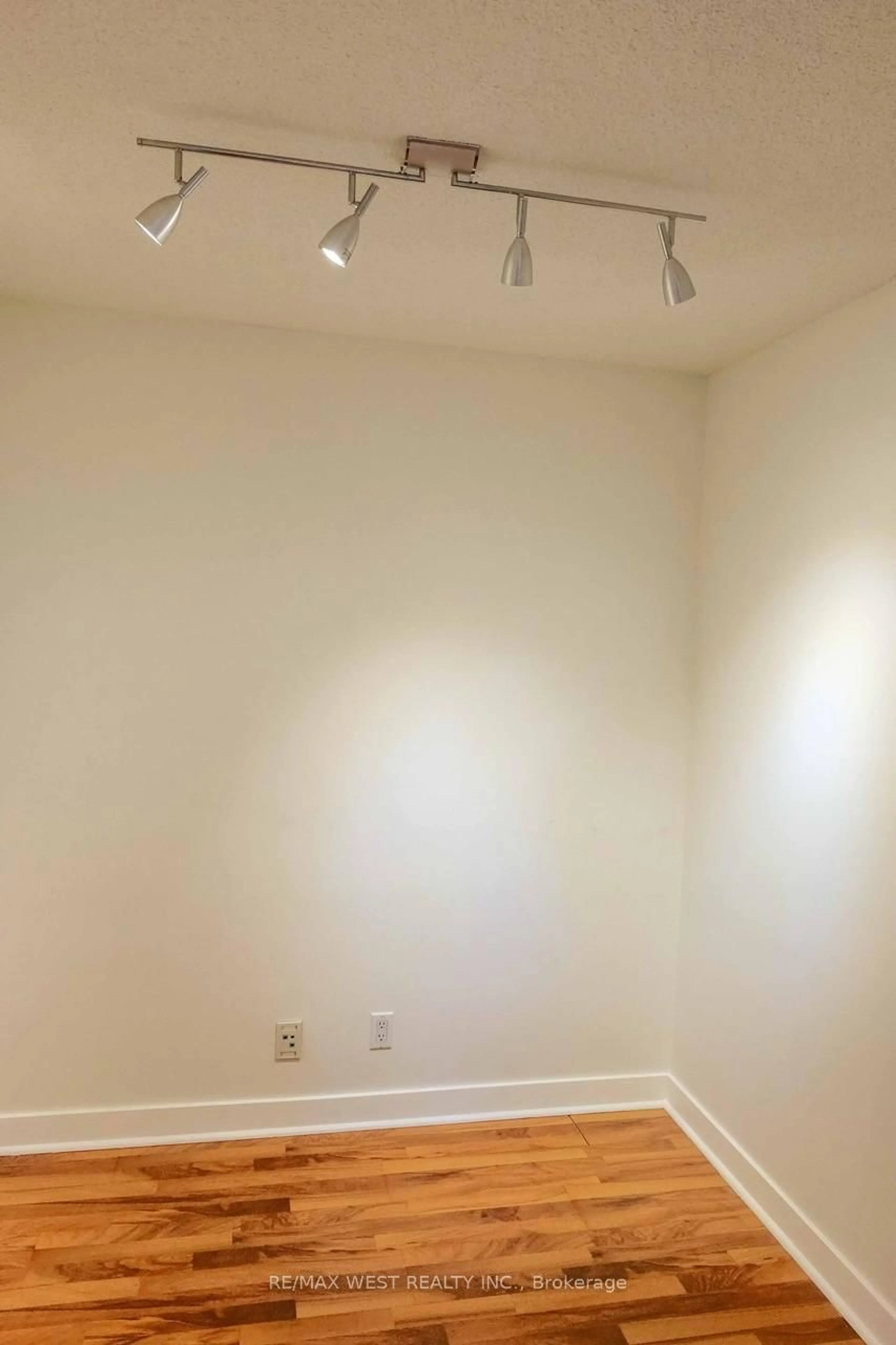 A pic of a room for 373 Front St #2509, Toronto Ontario M5V 3R7