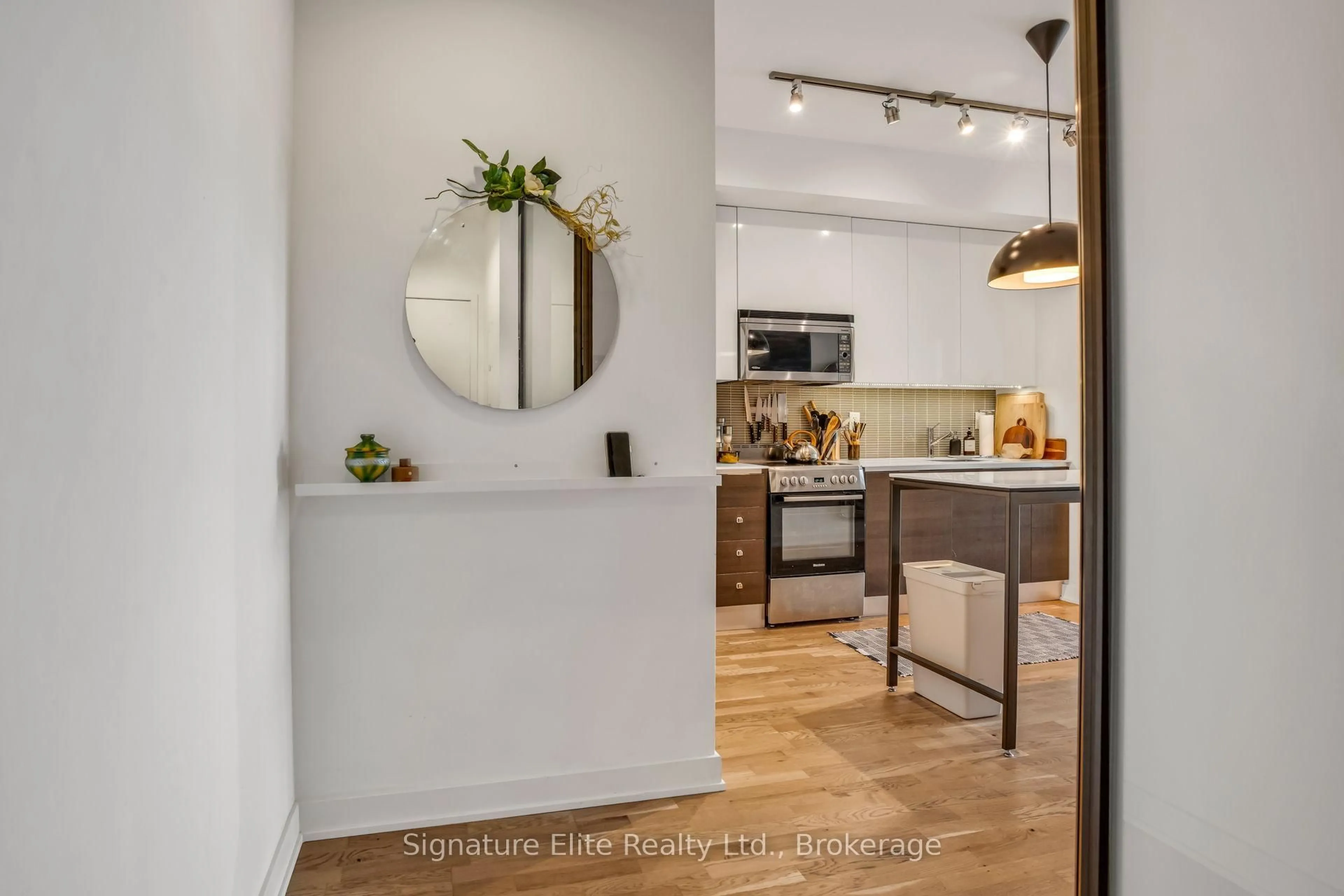 Open concept kitchen, unknown for 8 Dovercourt Rd #402, Toronto Ontario M6J 0B6