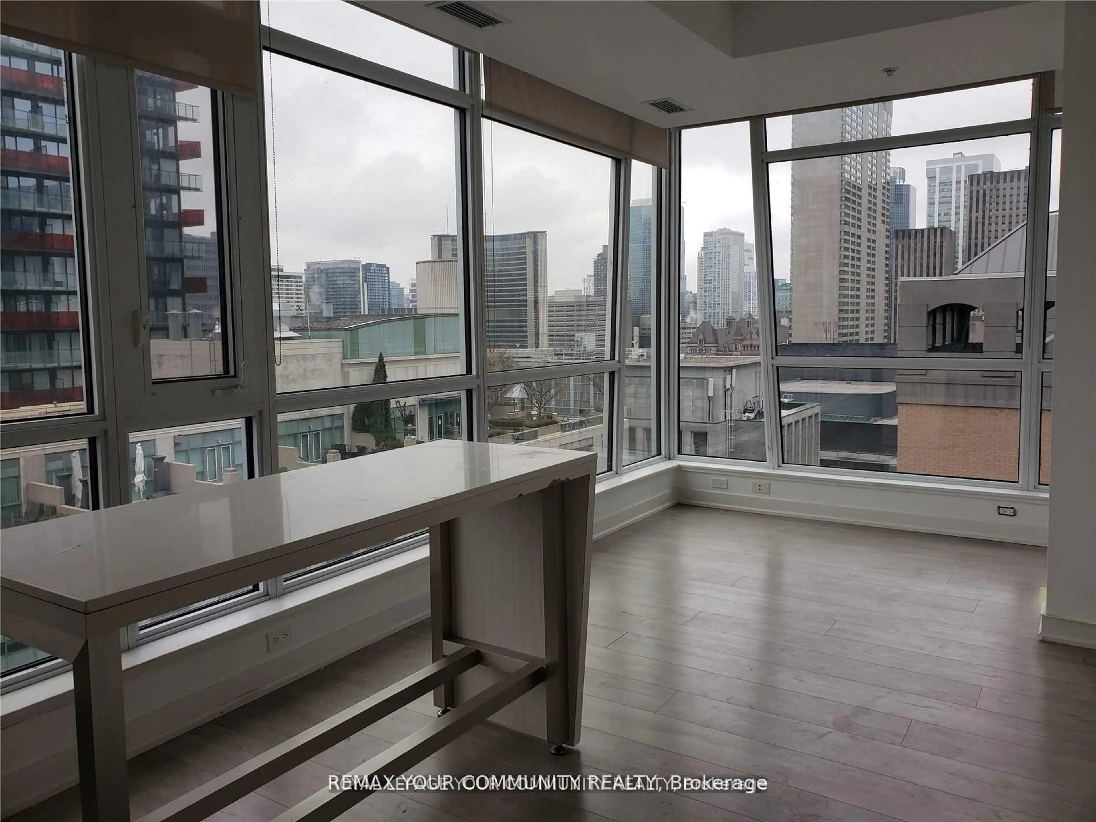 A pic of a room for 199 RICHMOND St #1602, Toronto Ontario M5V 0H4