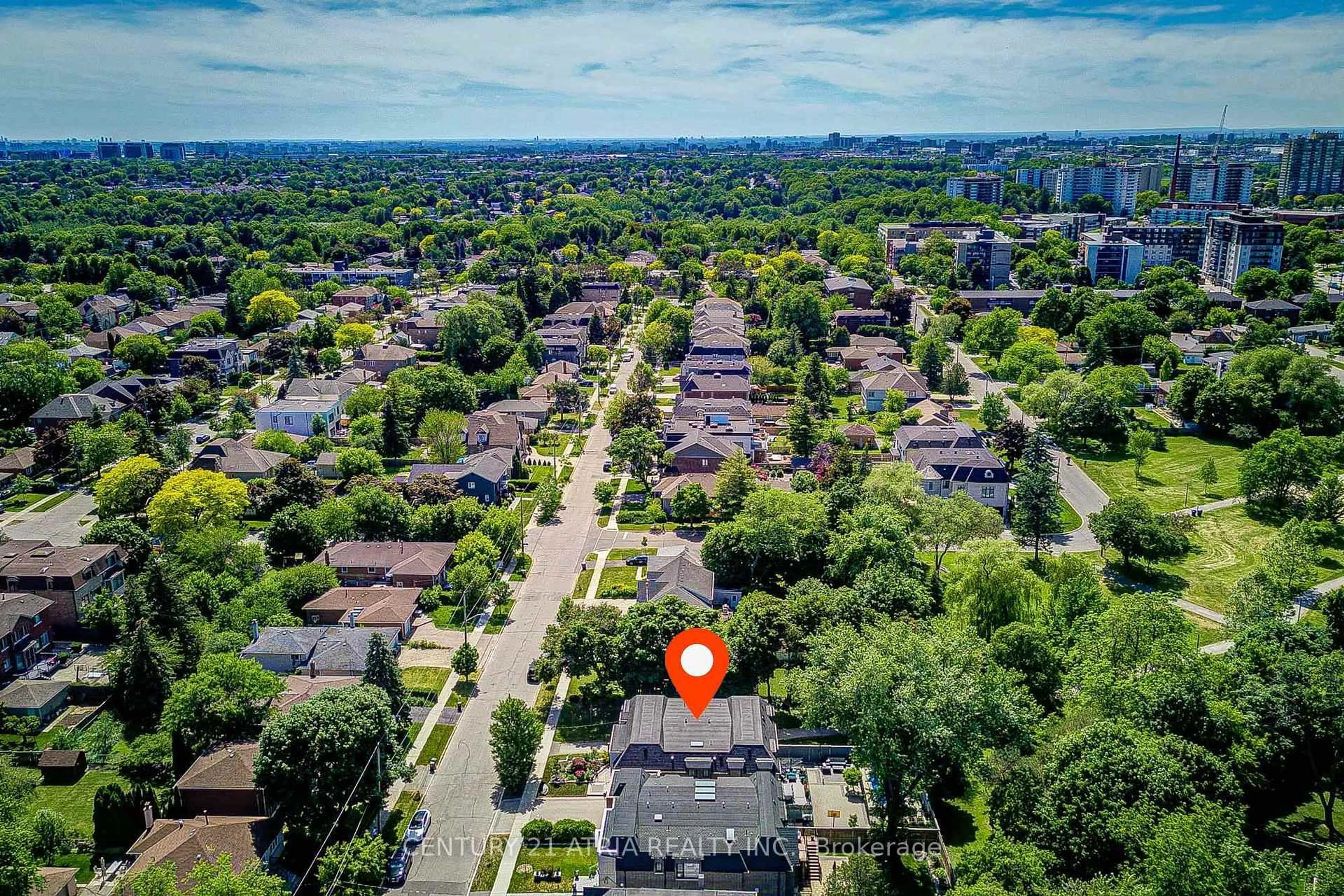 A pic from outside/outdoor area/front of a property/back of a property/a pic from drone, street for 460 Hounslow Ave, Toronto Ontario M2R 1H8