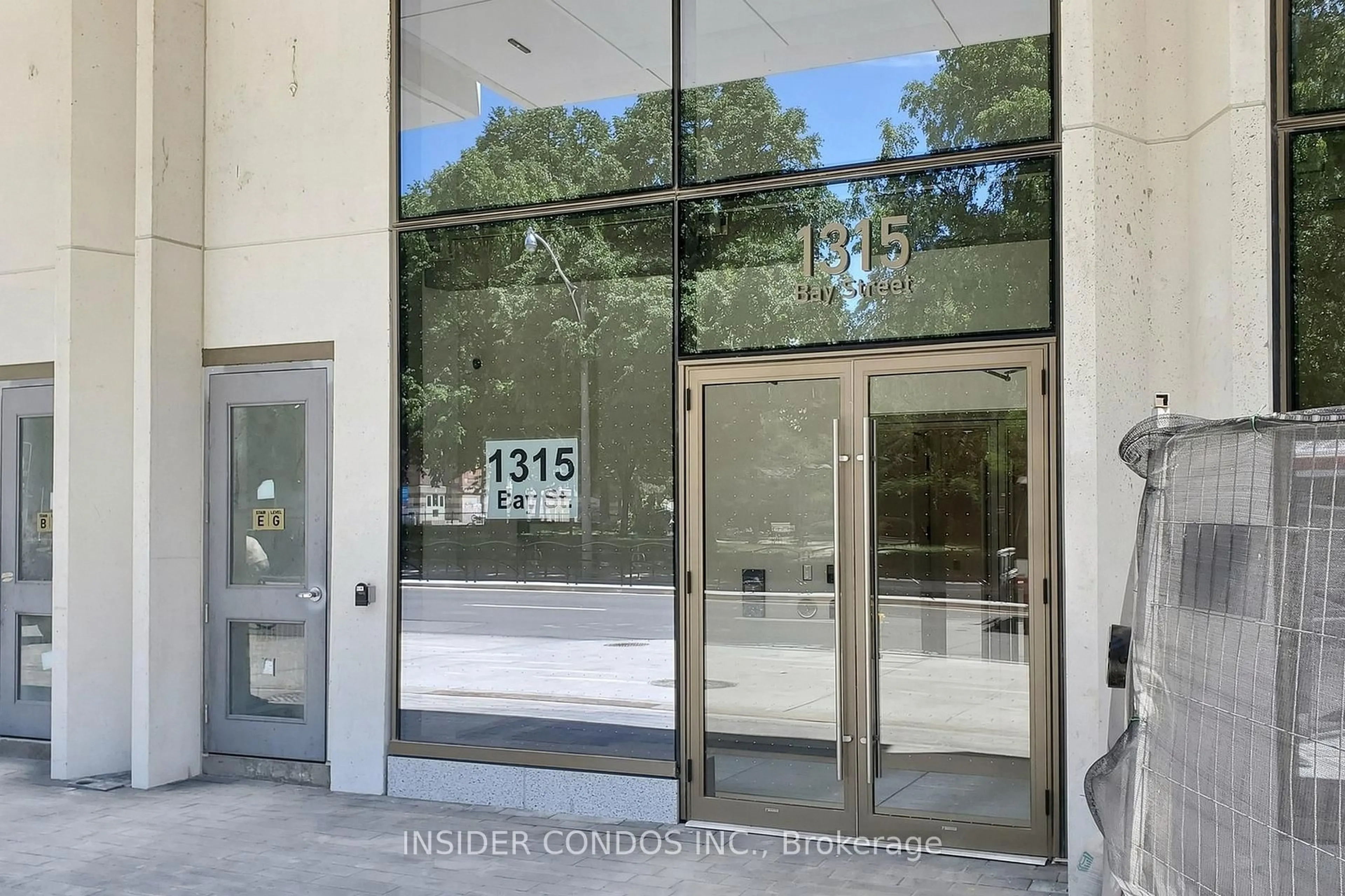 Indoor foyer for 1315 Bay St #1703, Toronto Ontario M5R 2C4