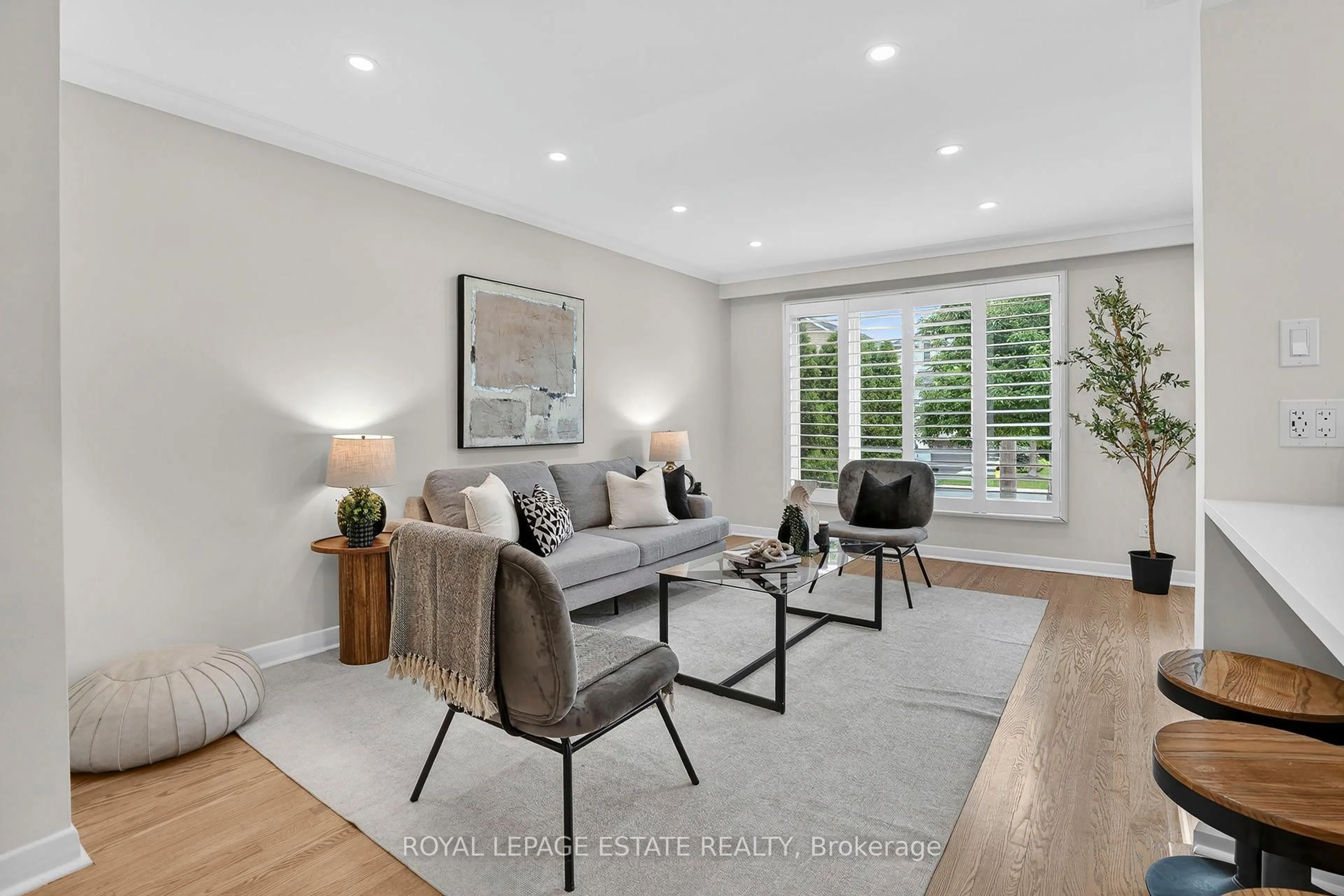 Living room with furniture, unknown for 272 Searle Ave, Toronto Ontario M3H 4C4