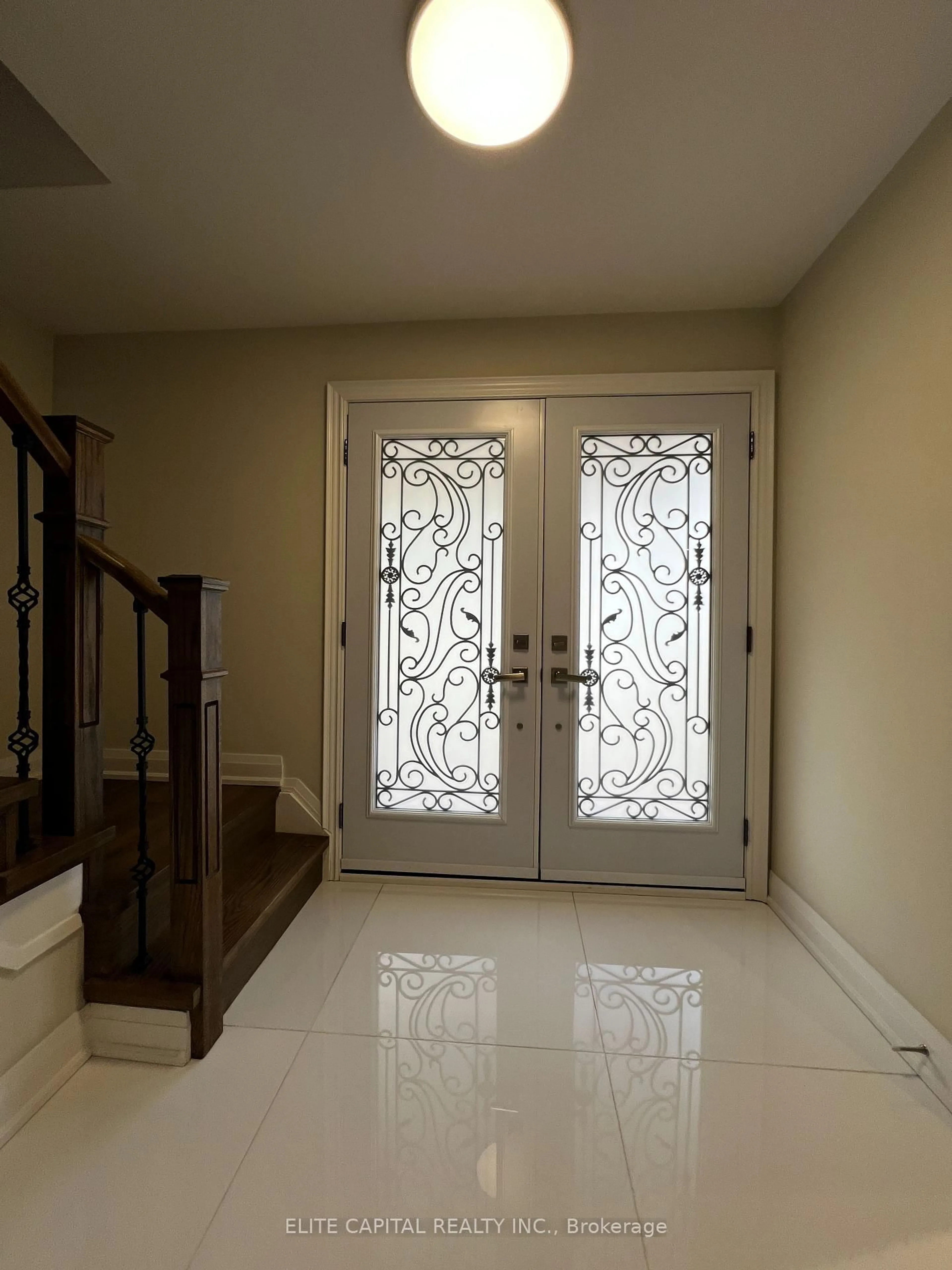 Indoor foyer for 47 Glentworth Rd, Toronto Ontario M2J 2E7