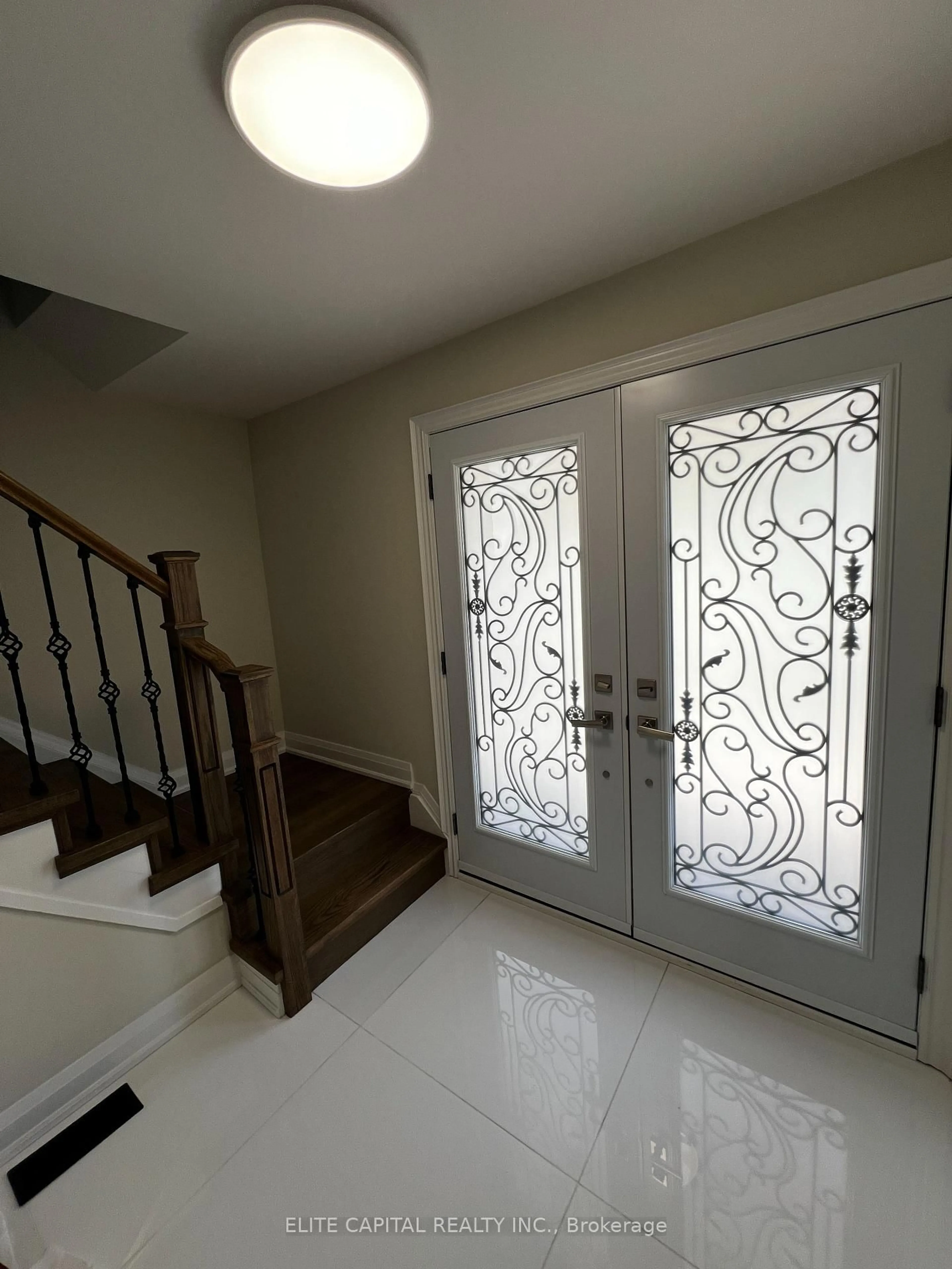 Indoor foyer for 47 Glentworth Rd, Toronto Ontario M2J 2E7