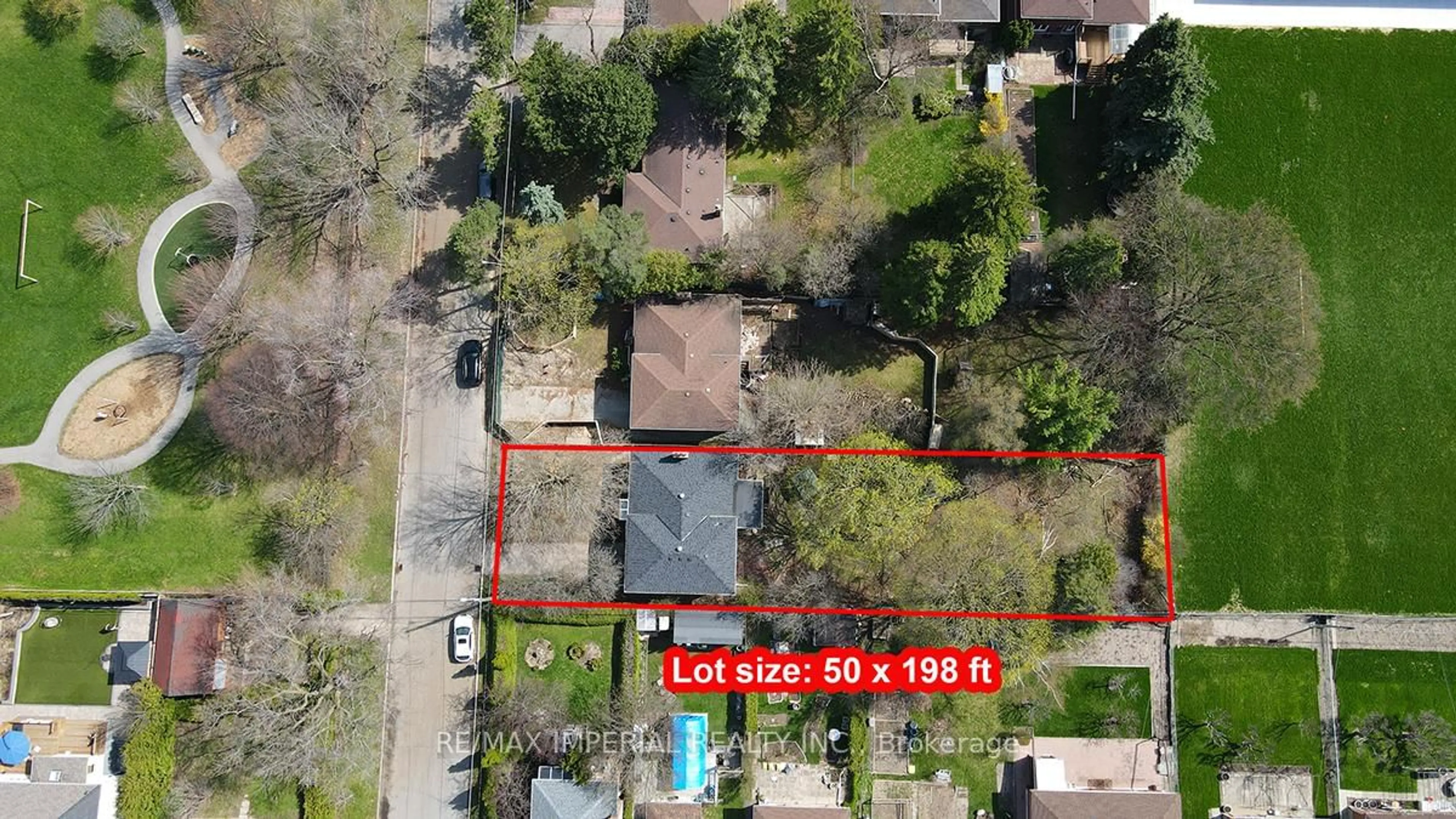 A pic from outside/outdoor area/front of a property/back of a property/a pic from drone, street for 8 Fargo Ave, Toronto Ontario M2M 1T9