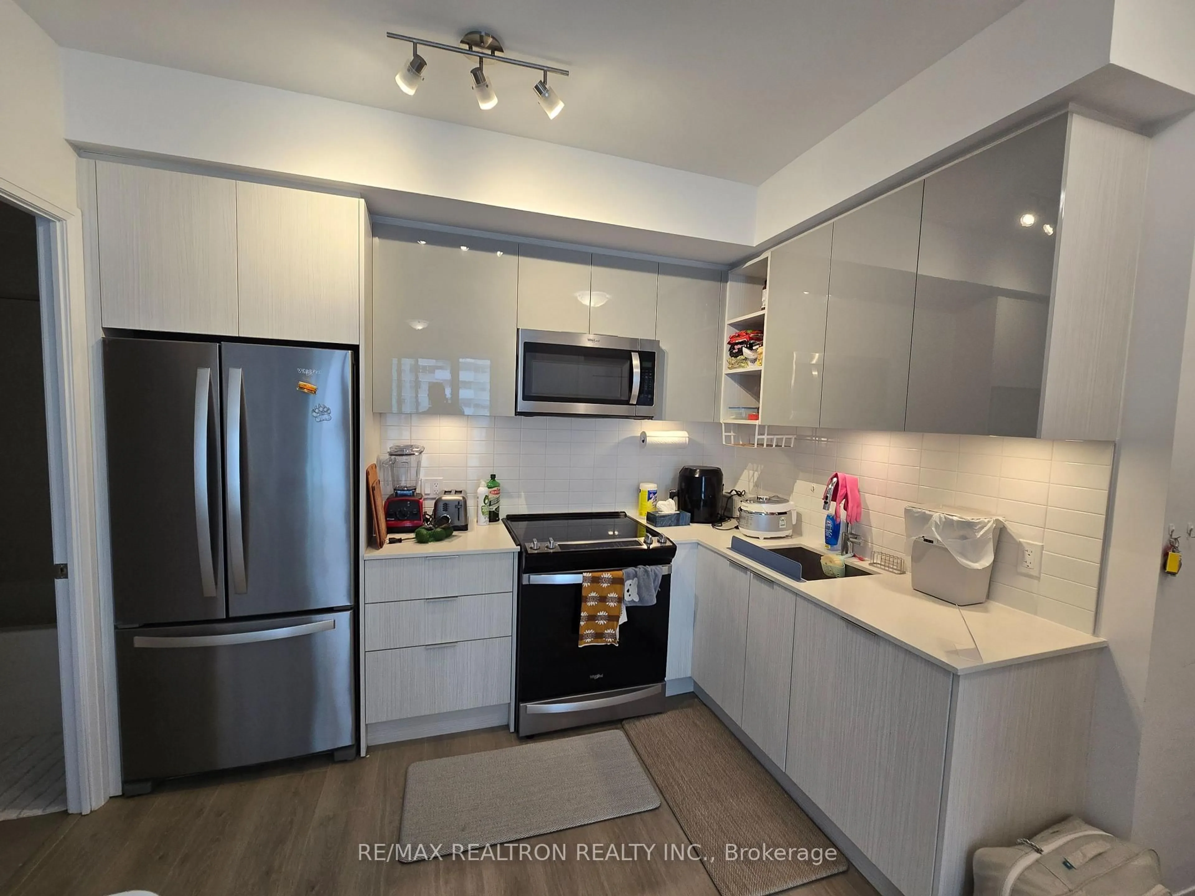 Open concept kitchen, unknown for 20 Dunfield Ave #2120, Toronto Ontario M4S 0E4