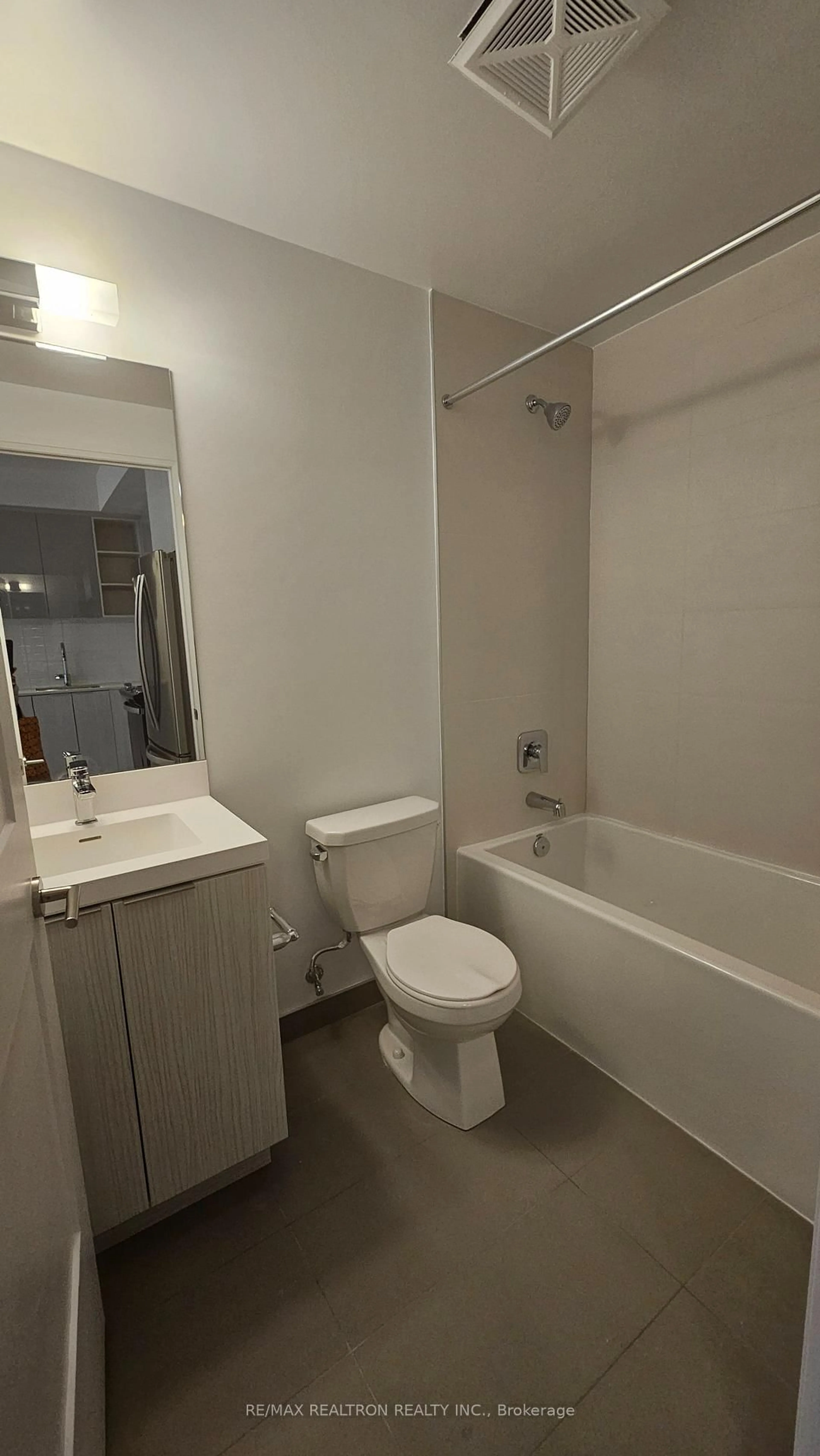 Standard bathroom, unknown for 20 Dunfield Ave #2120, Toronto Ontario M4S 0E4