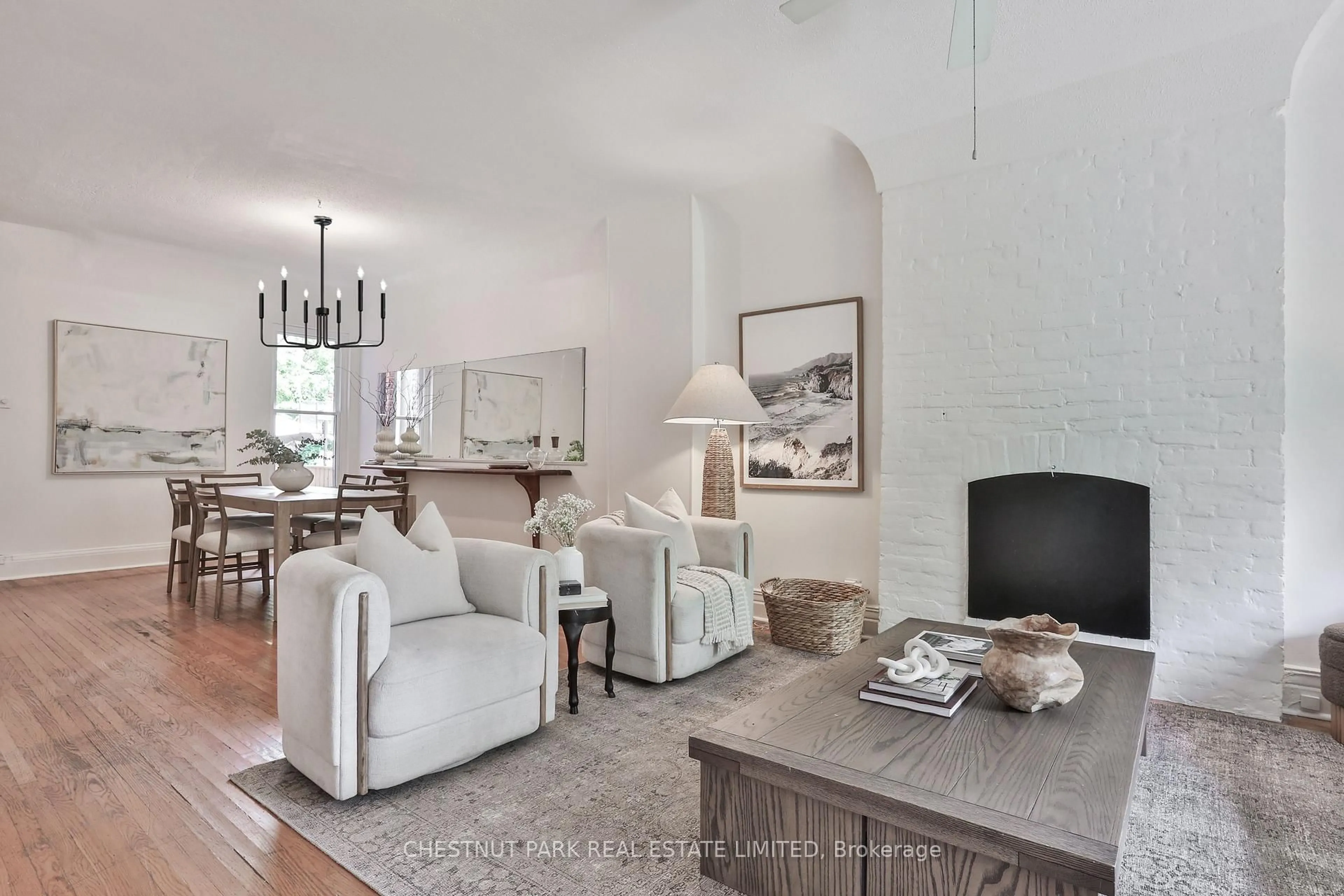 Living room with furniture, unknown for 130 Wells St, Toronto Ontario M5R 1P4