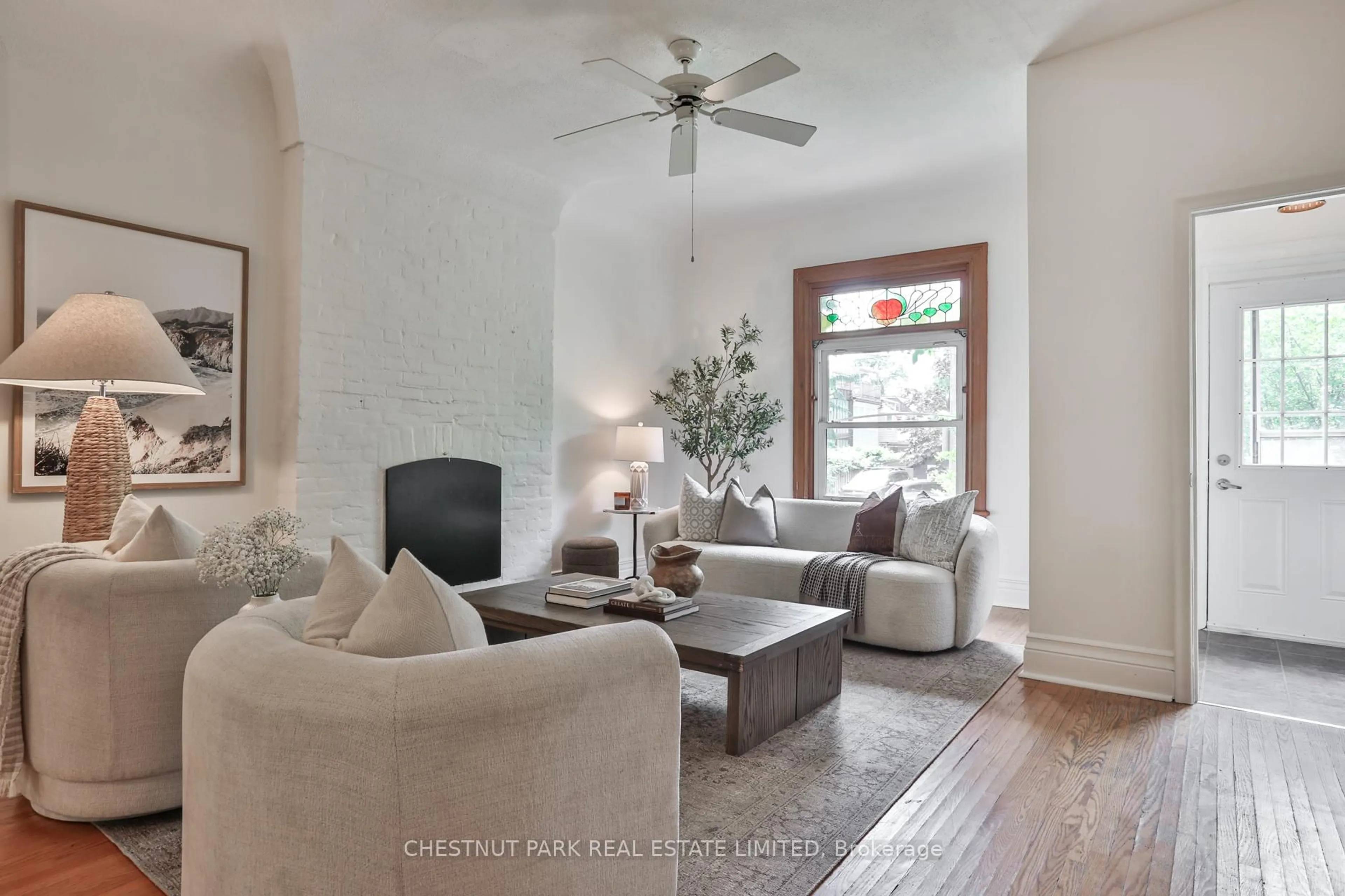 Living room with furniture, unknown for 130 Wells St, Toronto Ontario M5R 1P4