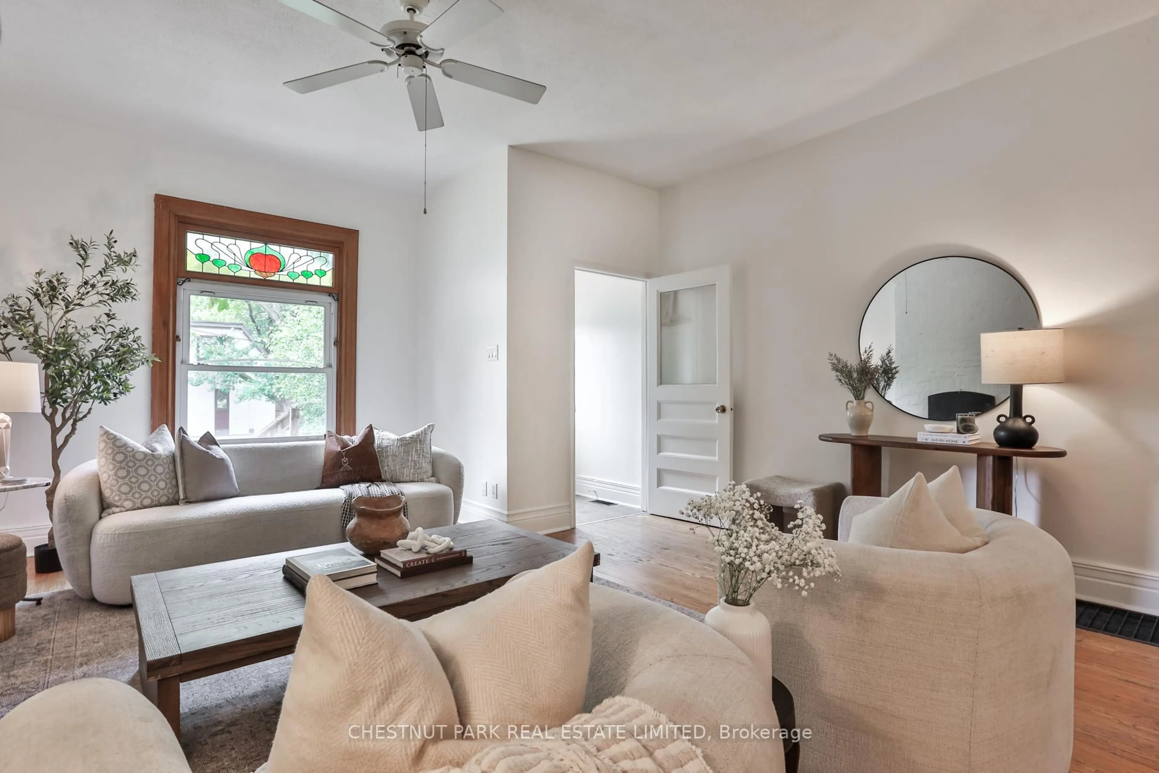 Living room with furniture, unknown for 130 Wells St, Toronto Ontario M5R 1P4