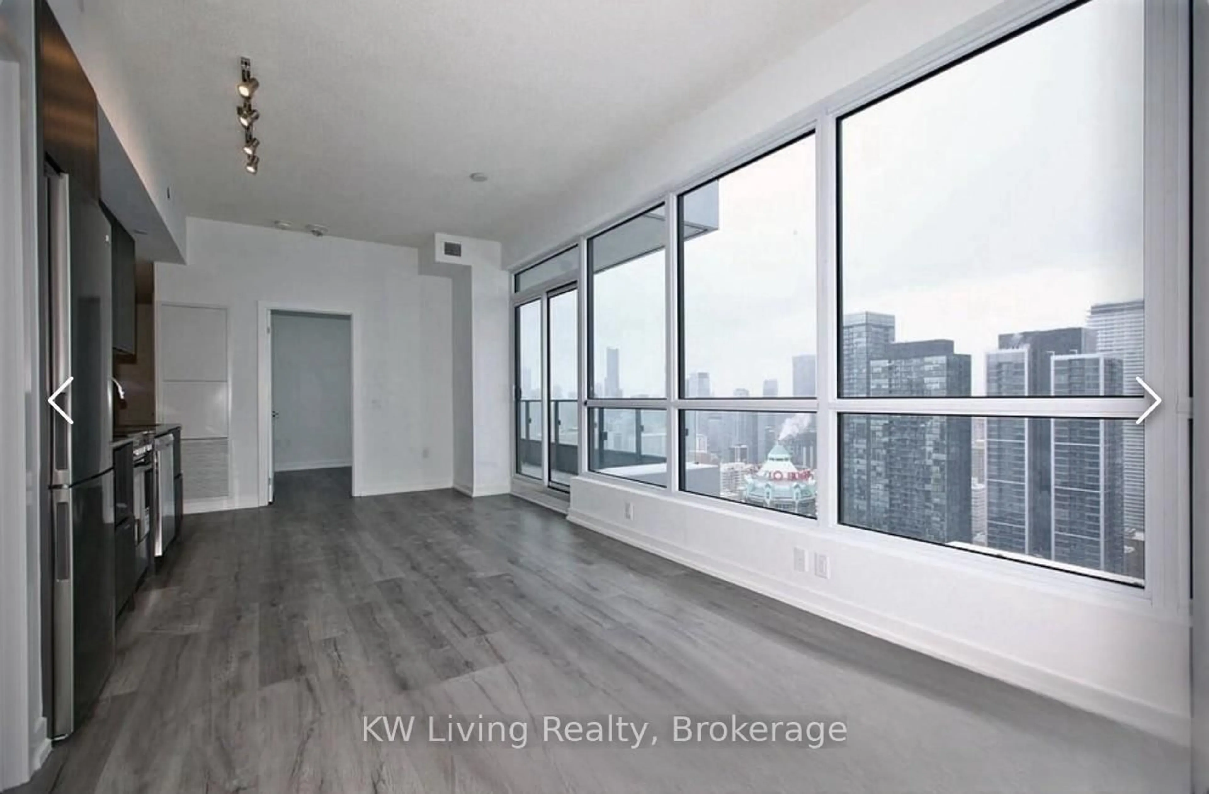 A pic of a room for 395 Bloor St #3504, Toronto Ontario M4W 0B4
