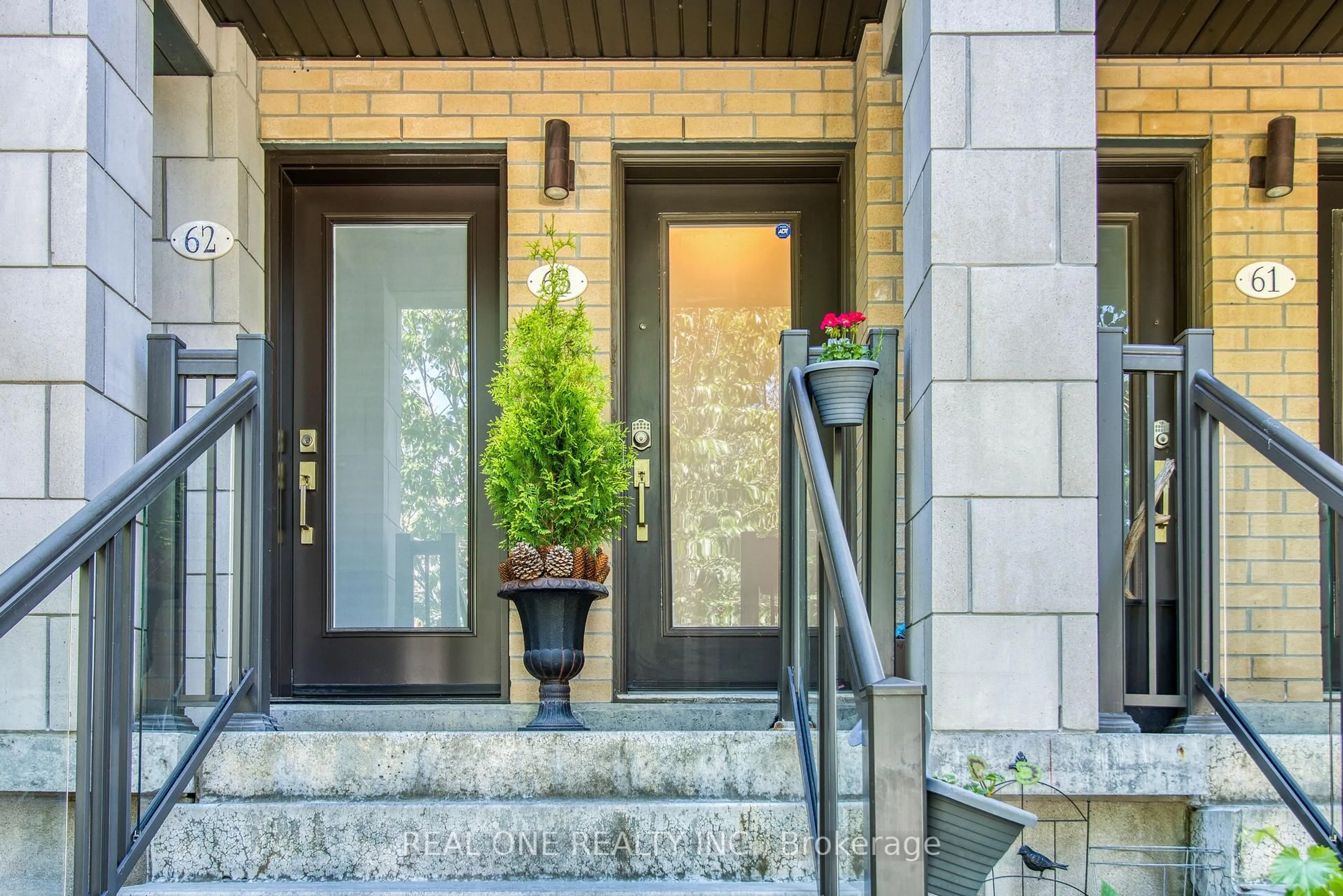 Indoor entryway for 27 Eldora Ave #63, Toronto Ontario M2M 1R3