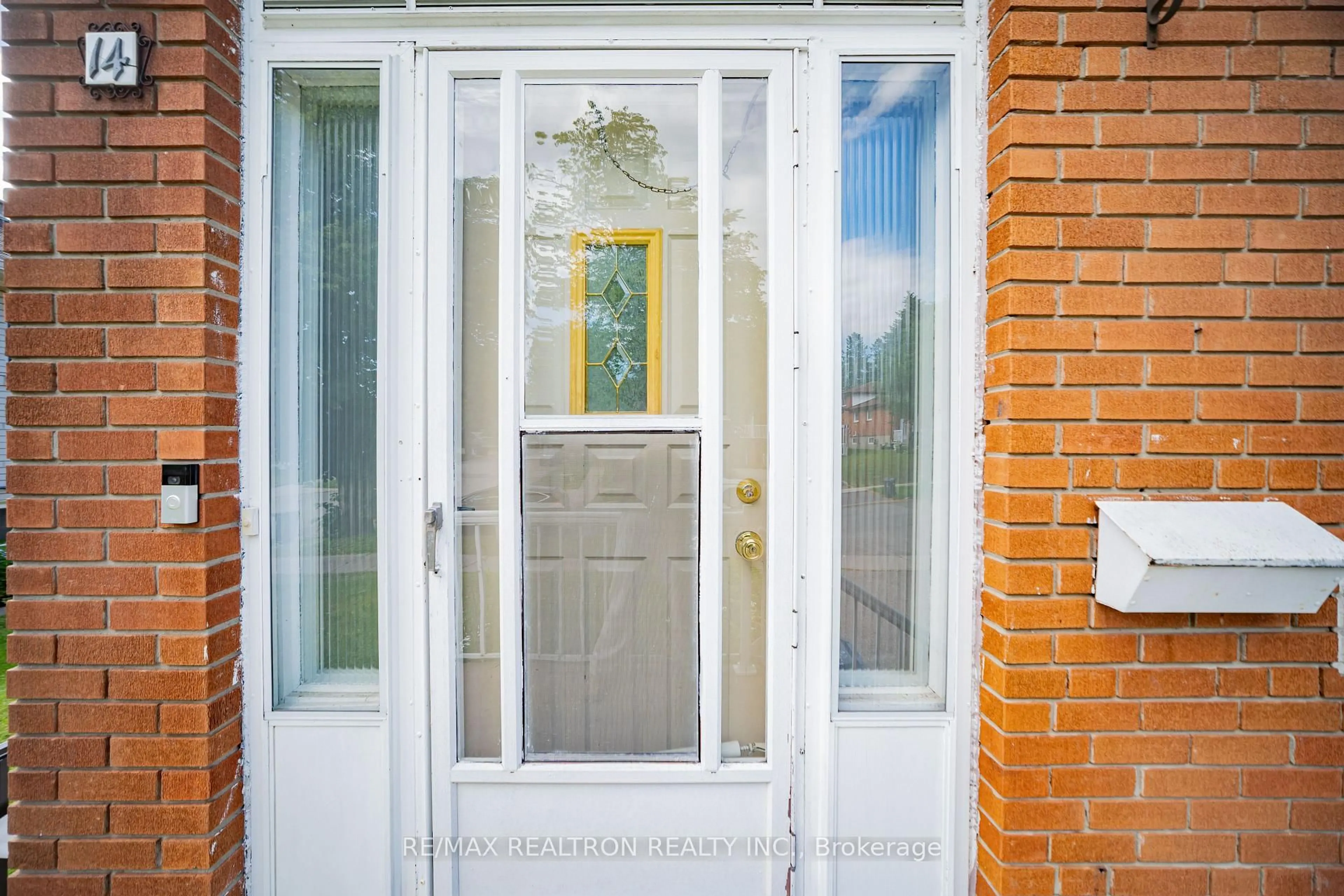 Indoor entryway for 14 Castlebury Cres, Toronto Ontario M2H 1W6