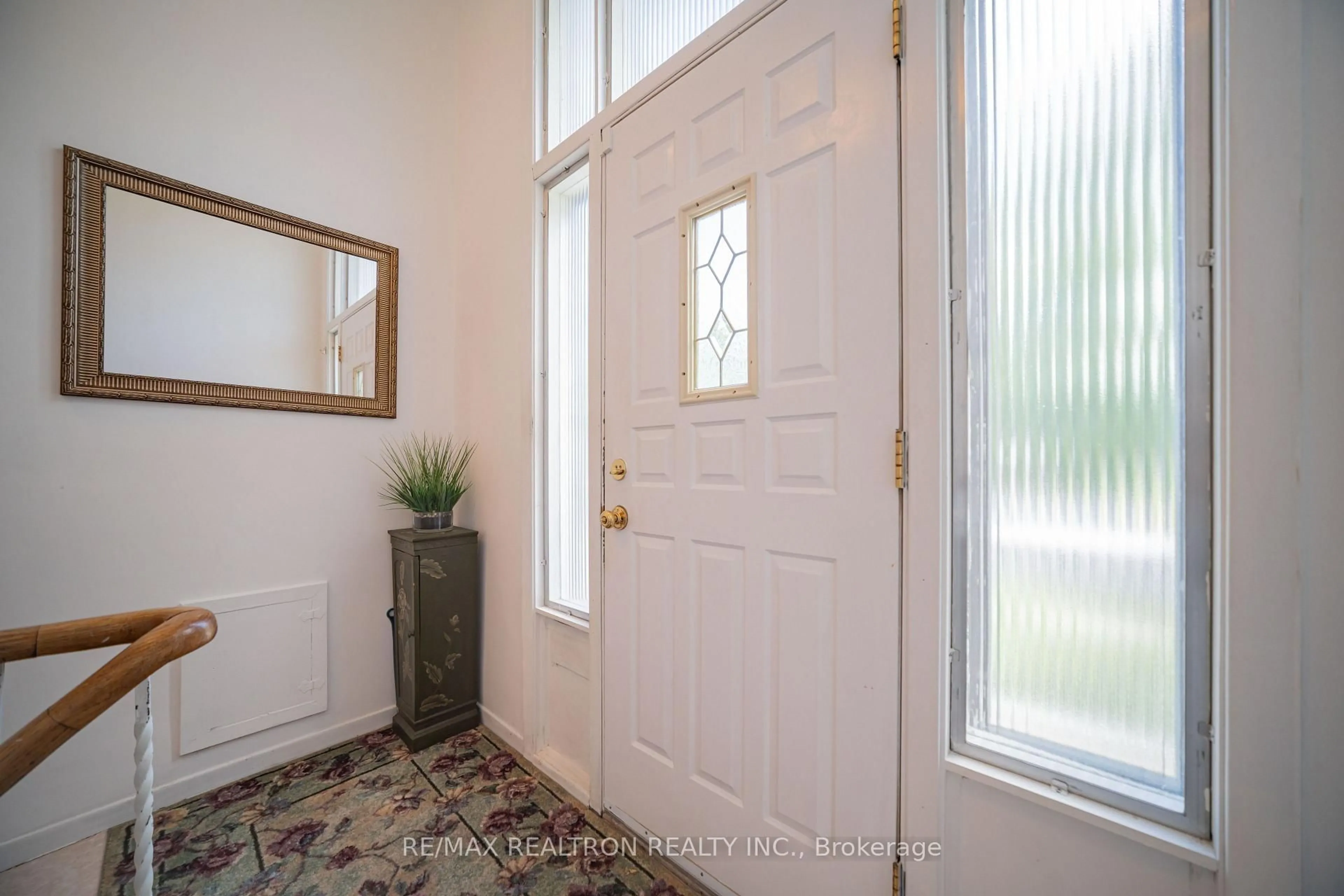 Indoor entryway for 14 Castlebury Cres, Toronto Ontario M2H 1W6