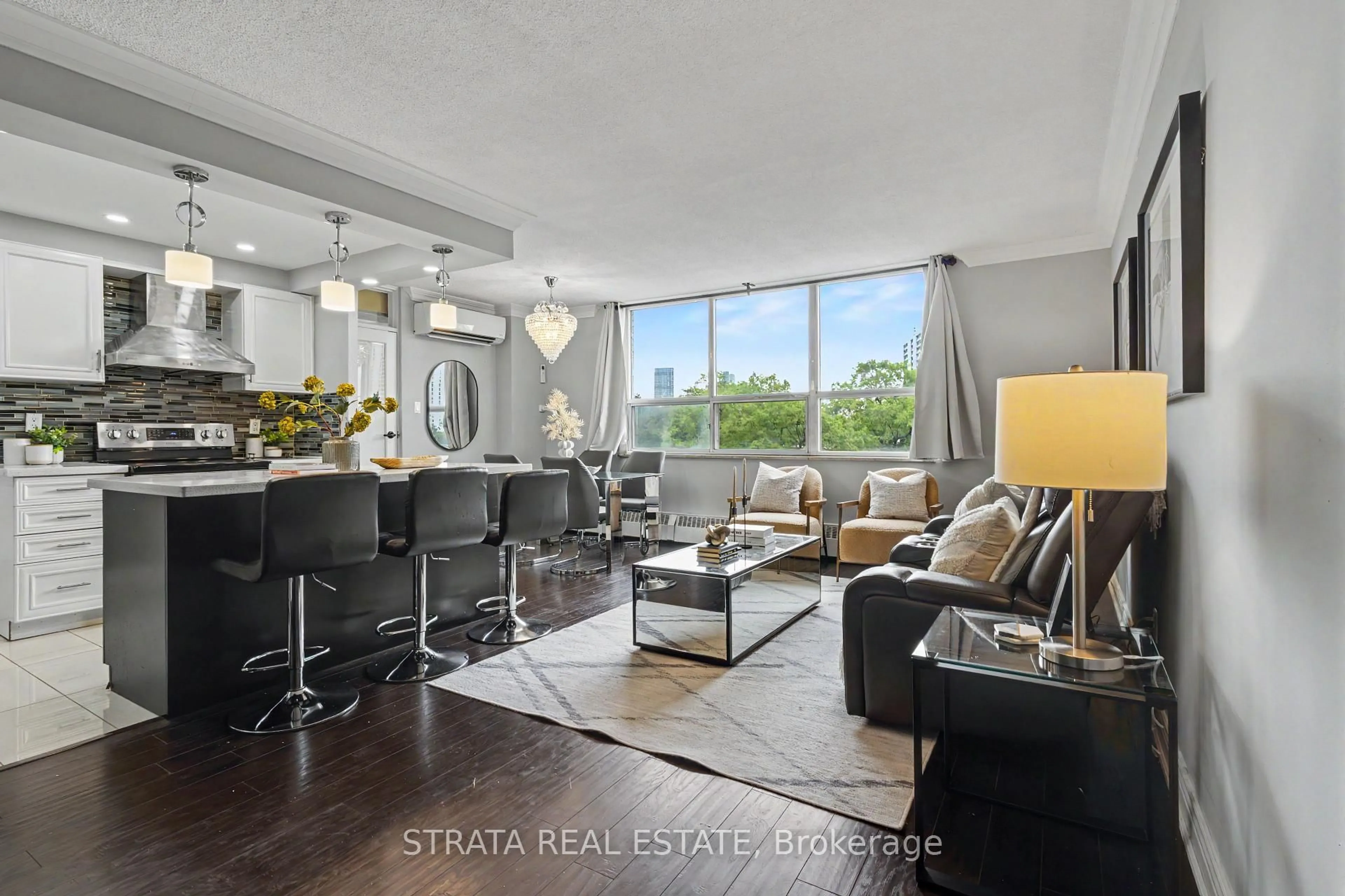 Living room with furniture, unknown for 5 Parkway Forest Dr #715, Toronto Ontario M2J 1L2