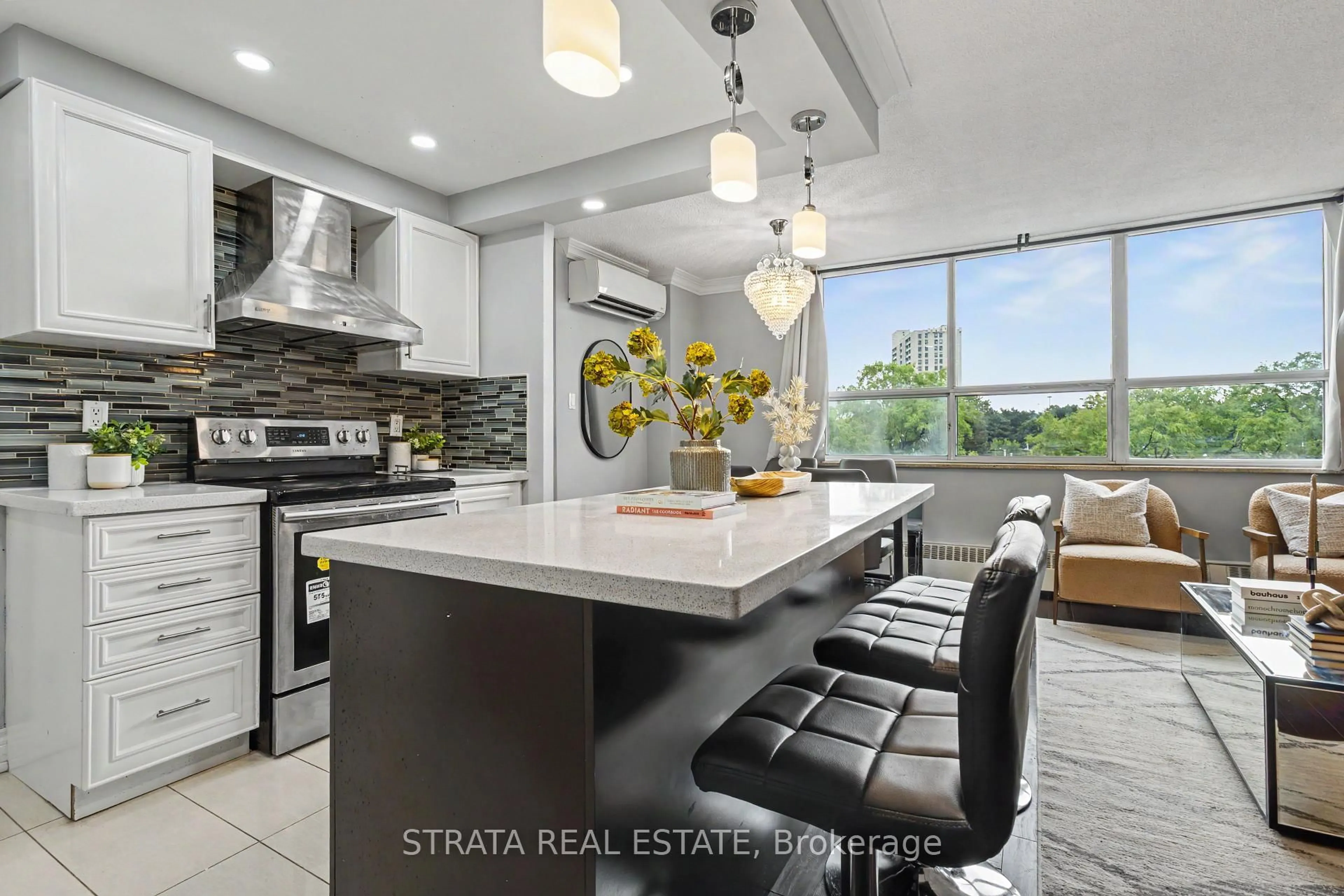 Open concept kitchen, ceramic/tile floor for 5 Parkway Forest Dr #715, Toronto Ontario M2J 1L2