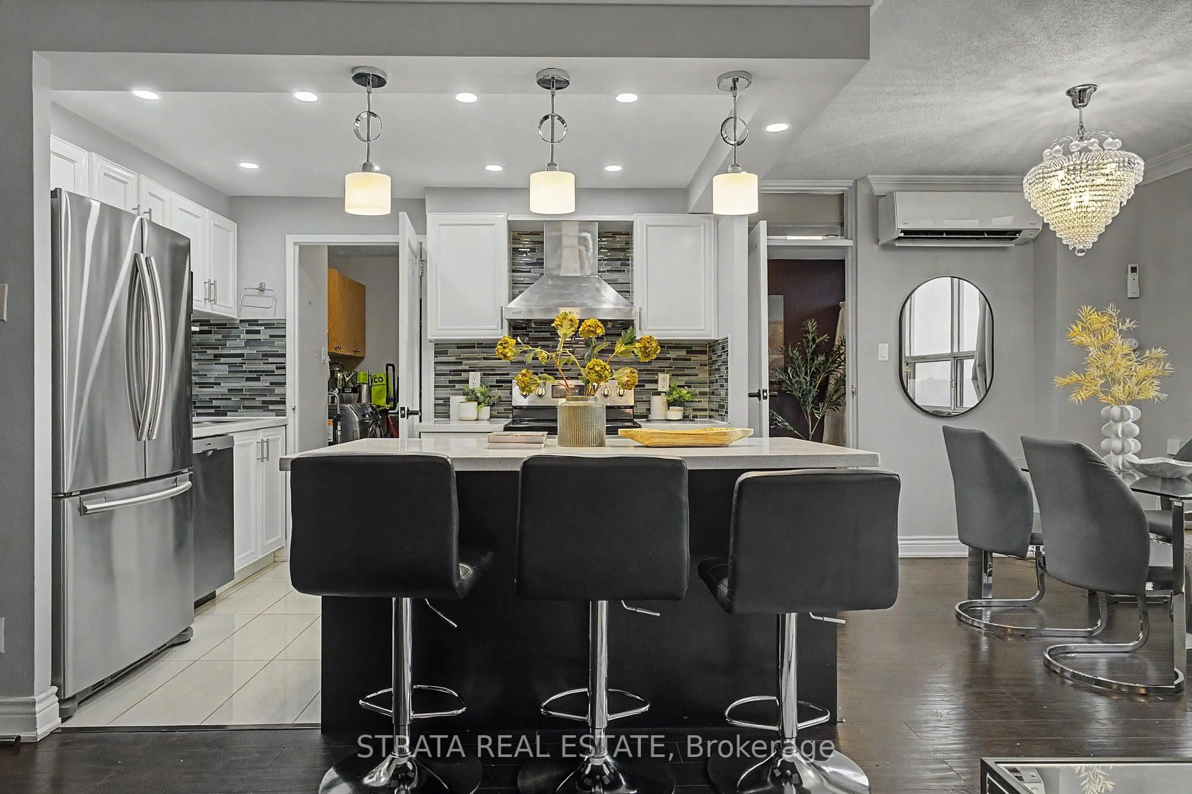Open concept kitchen, ceramic/tile floor for 5 Parkway Forest Dr #715, Toronto Ontario M2J 1L2