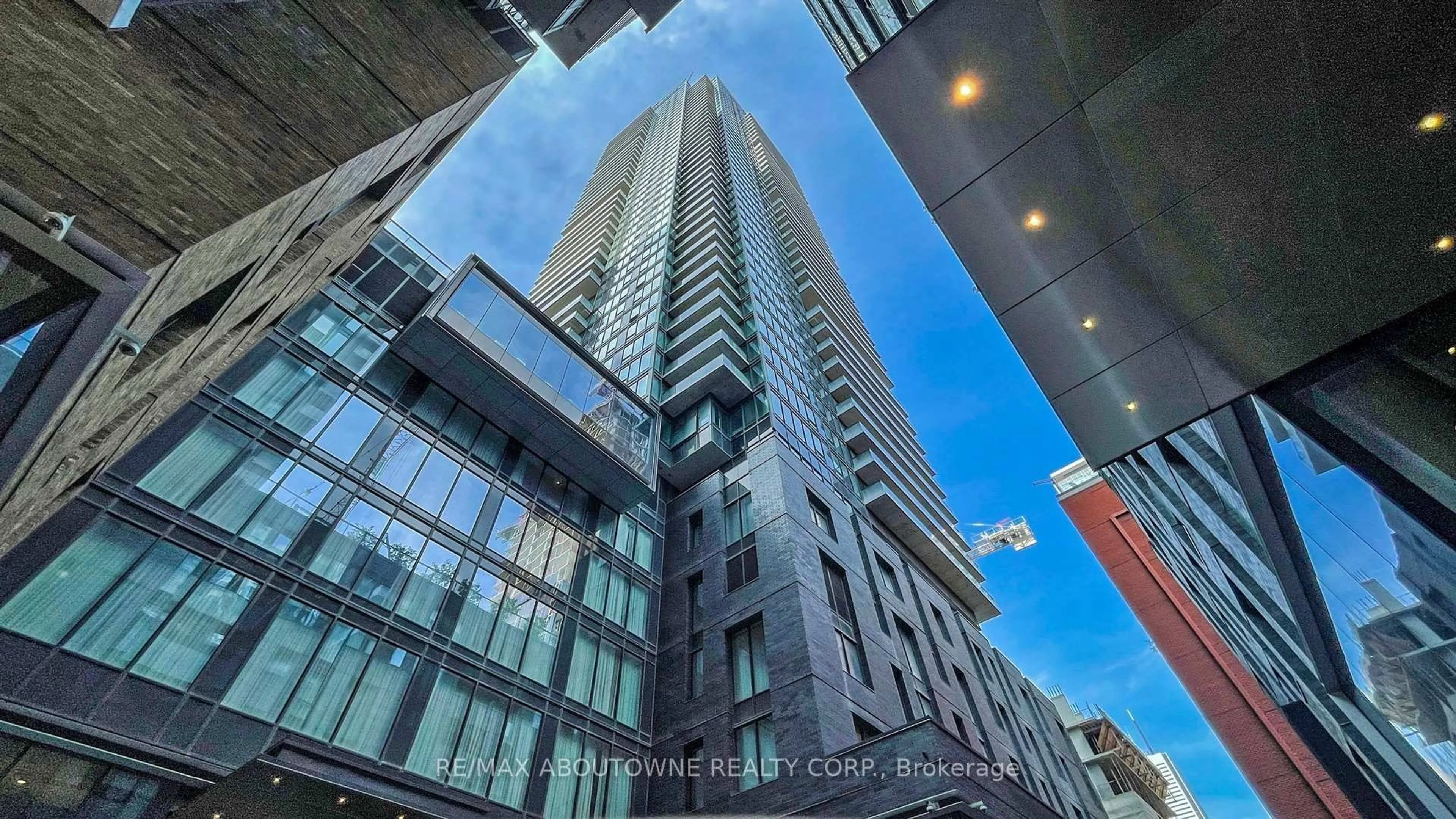 Indoor foyer for 125 Blue Jays Way #4909, Toronto Ontario M5V 0N5