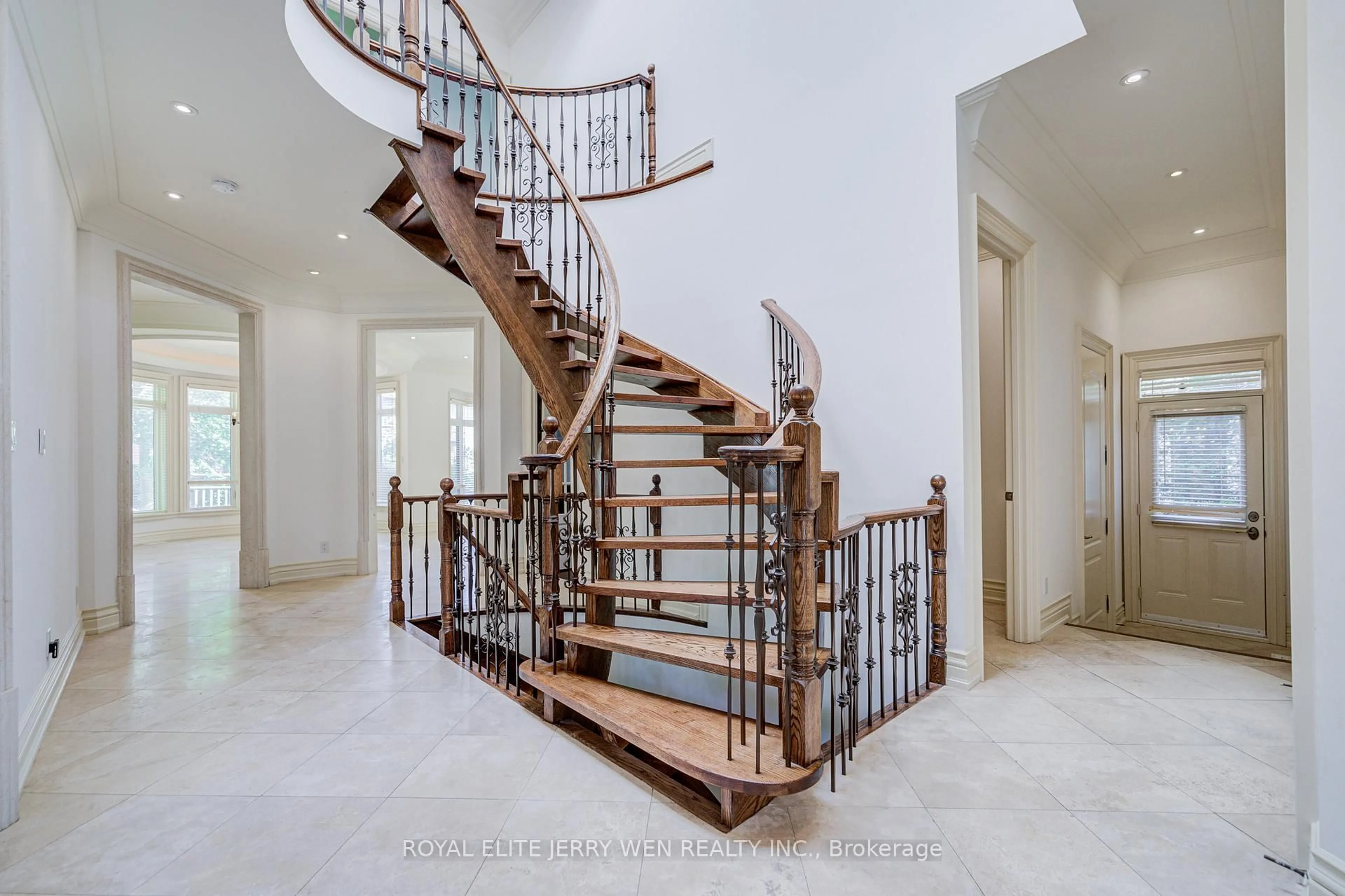 Stairs for 330 Hillcrest Ave, Toronto Ontario M2N 3P6
