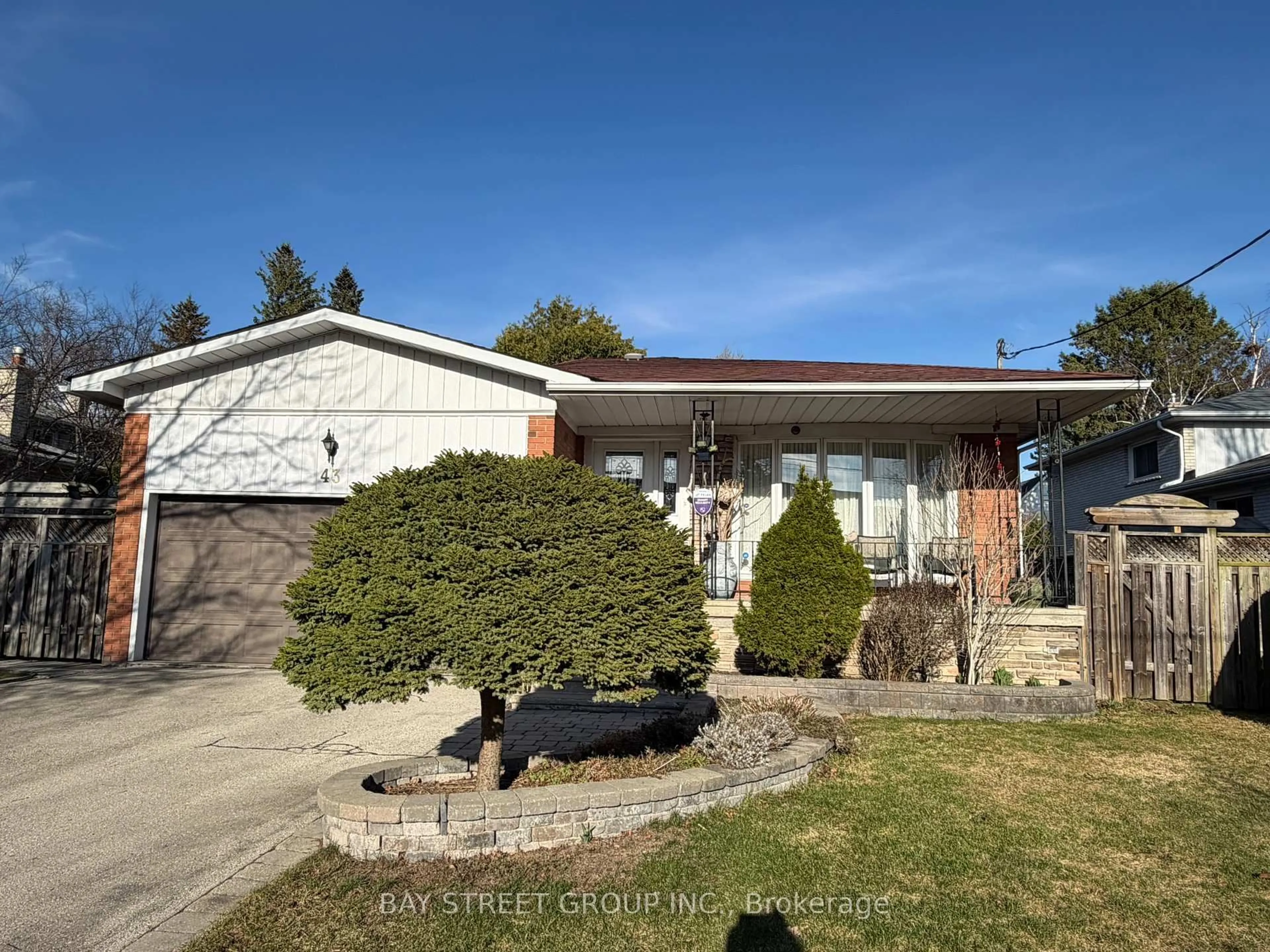 A pic from outside/outdoor area/front of a property/back of a property/a pic from drone, street for 43 Appian Dr, Toronto Ontario M2J 2P8