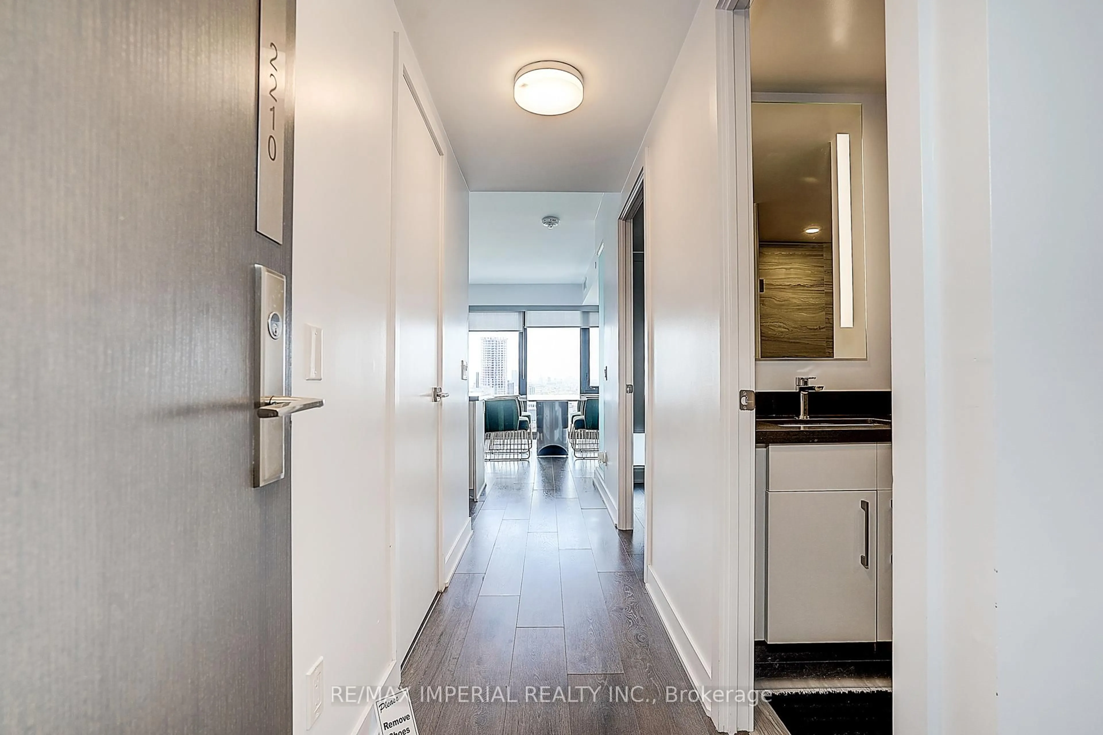 Indoor entryway for 188 Cumberland St #2210, Toronto Ontario M5R 0B6
