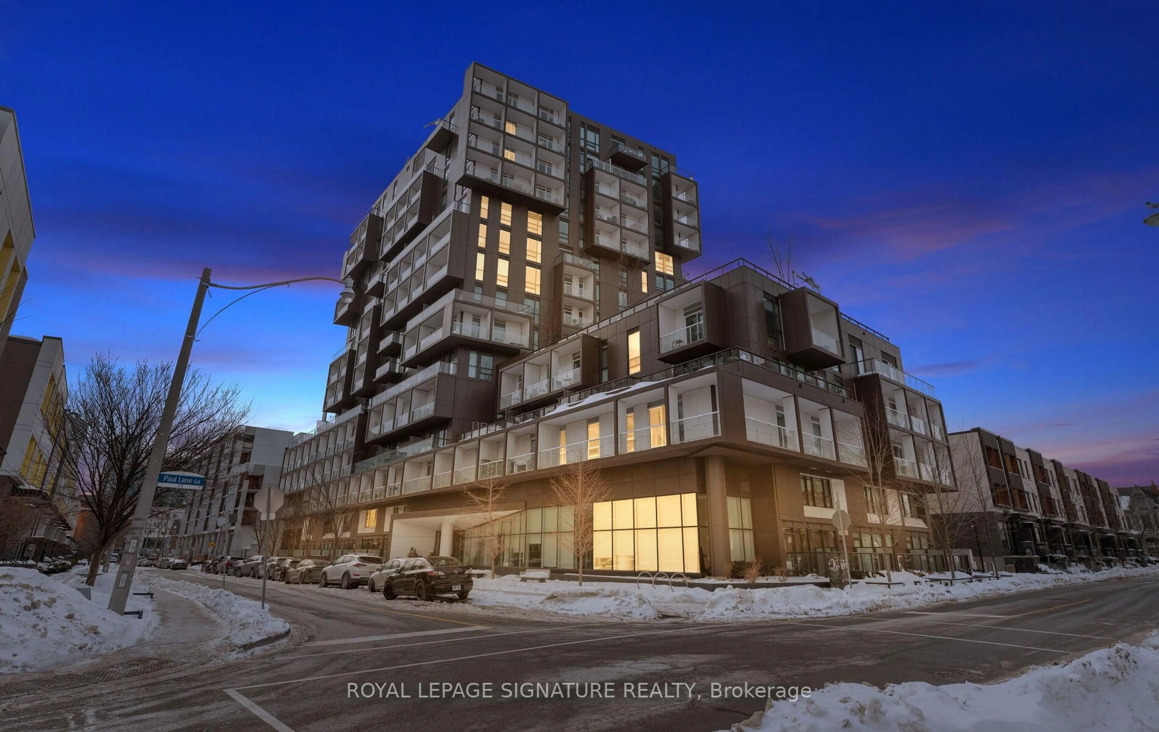 Blurry image for 80 Vanauley St #213, Toronto Ontario M5T 0C9