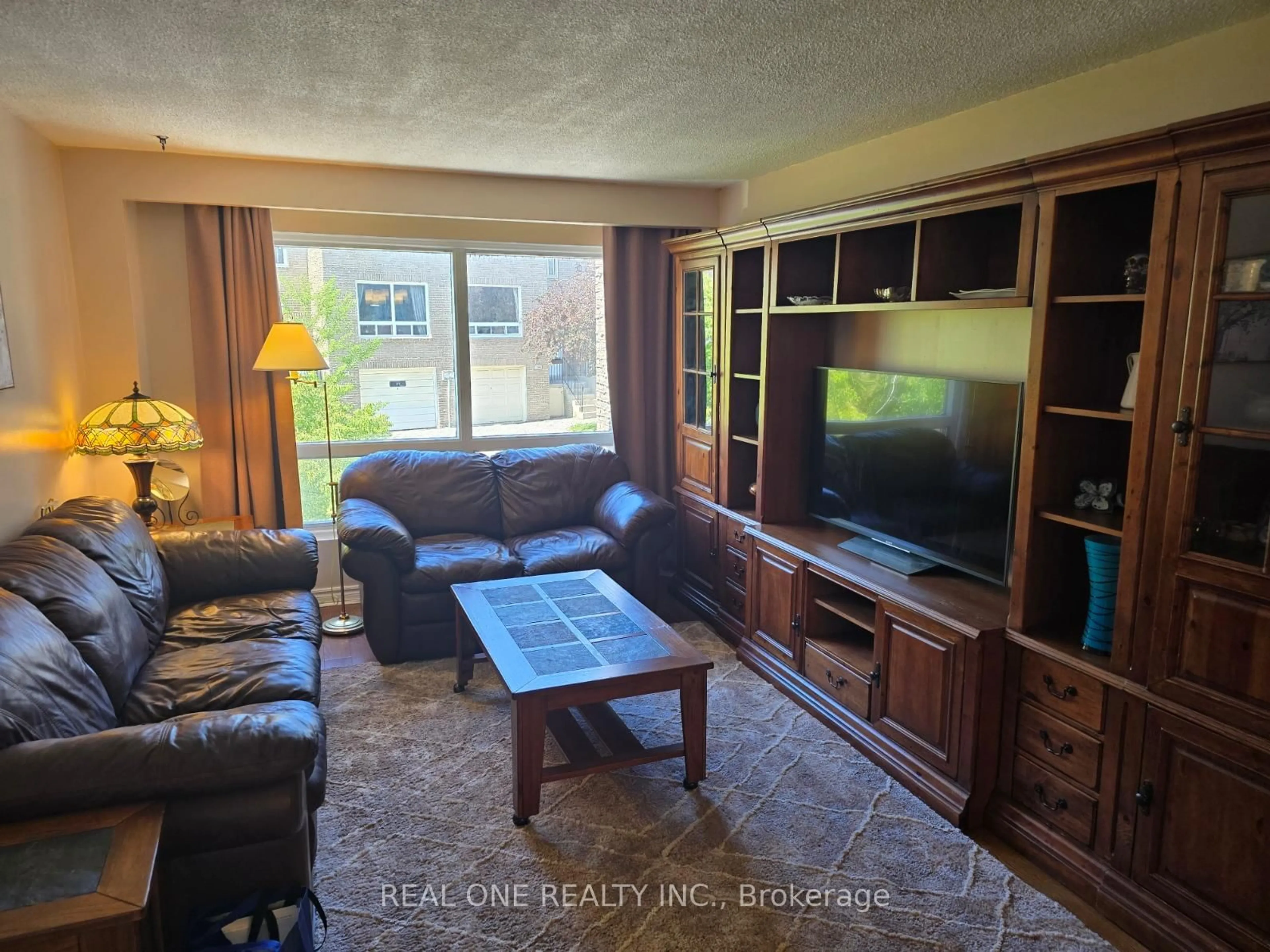 Living room with furniture, unknown for 174 Rusty Crestway, Toronto Ontario M2J 2Y6