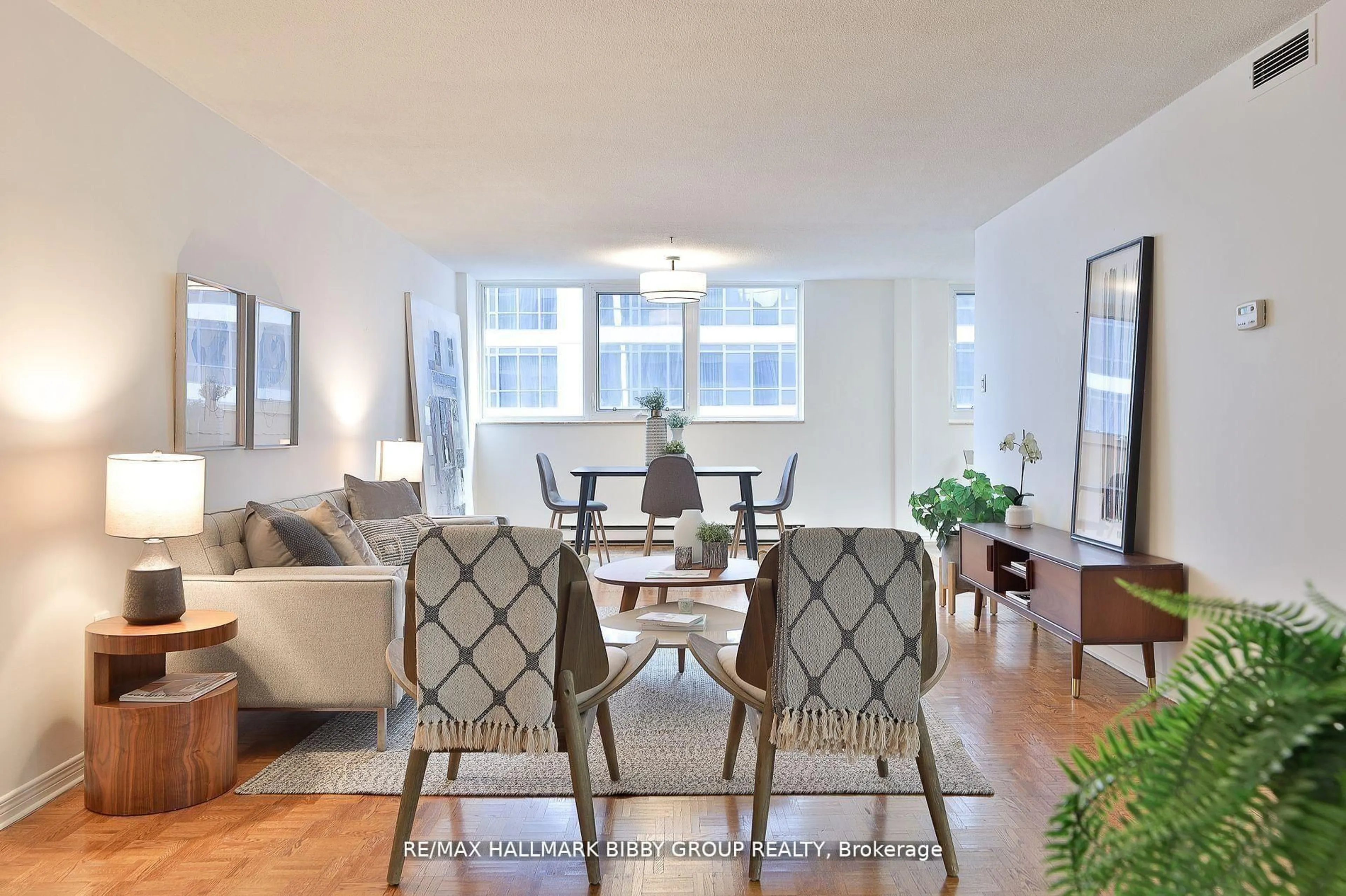 Living room with furniture, unknown for 360 Bloor St #1007, Toronto Ontario M4W 3M3