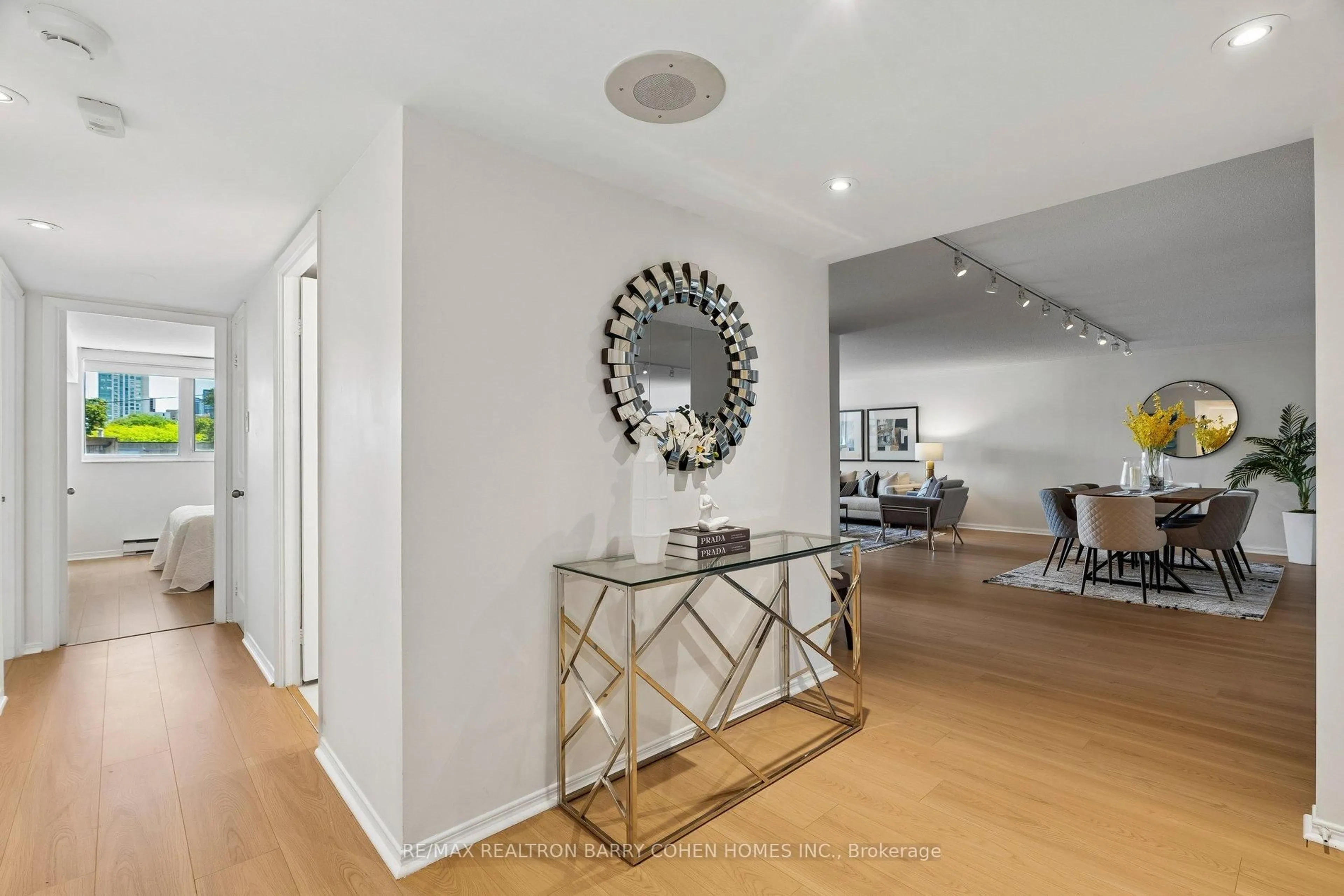 Indoor entryway for 360 Bloor St #301, Toronto Ontario M4W 3M3
