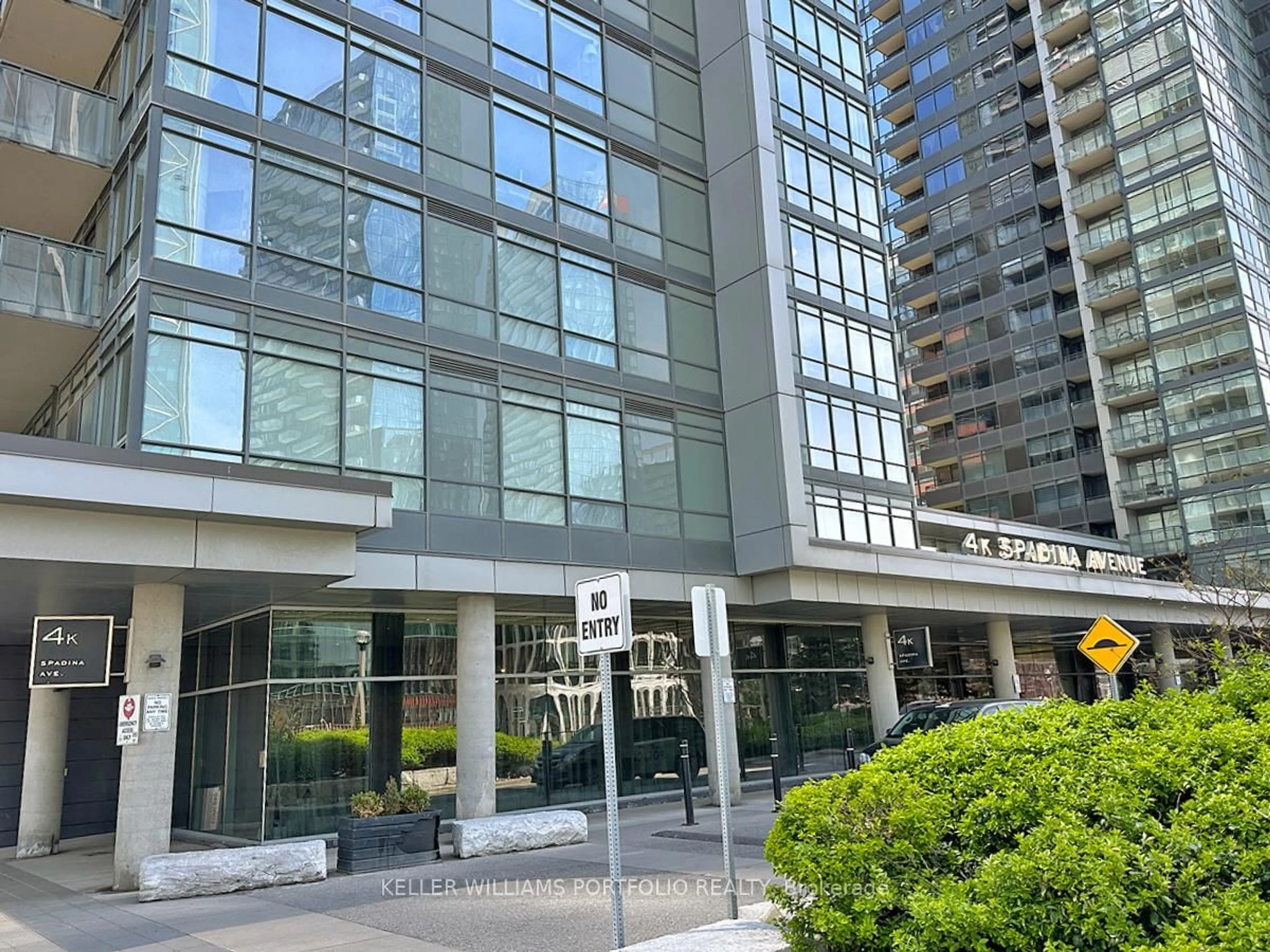 Indoor foyer for 4K Spadina Ave #1618, Toronto Ontario M5V 3Y9