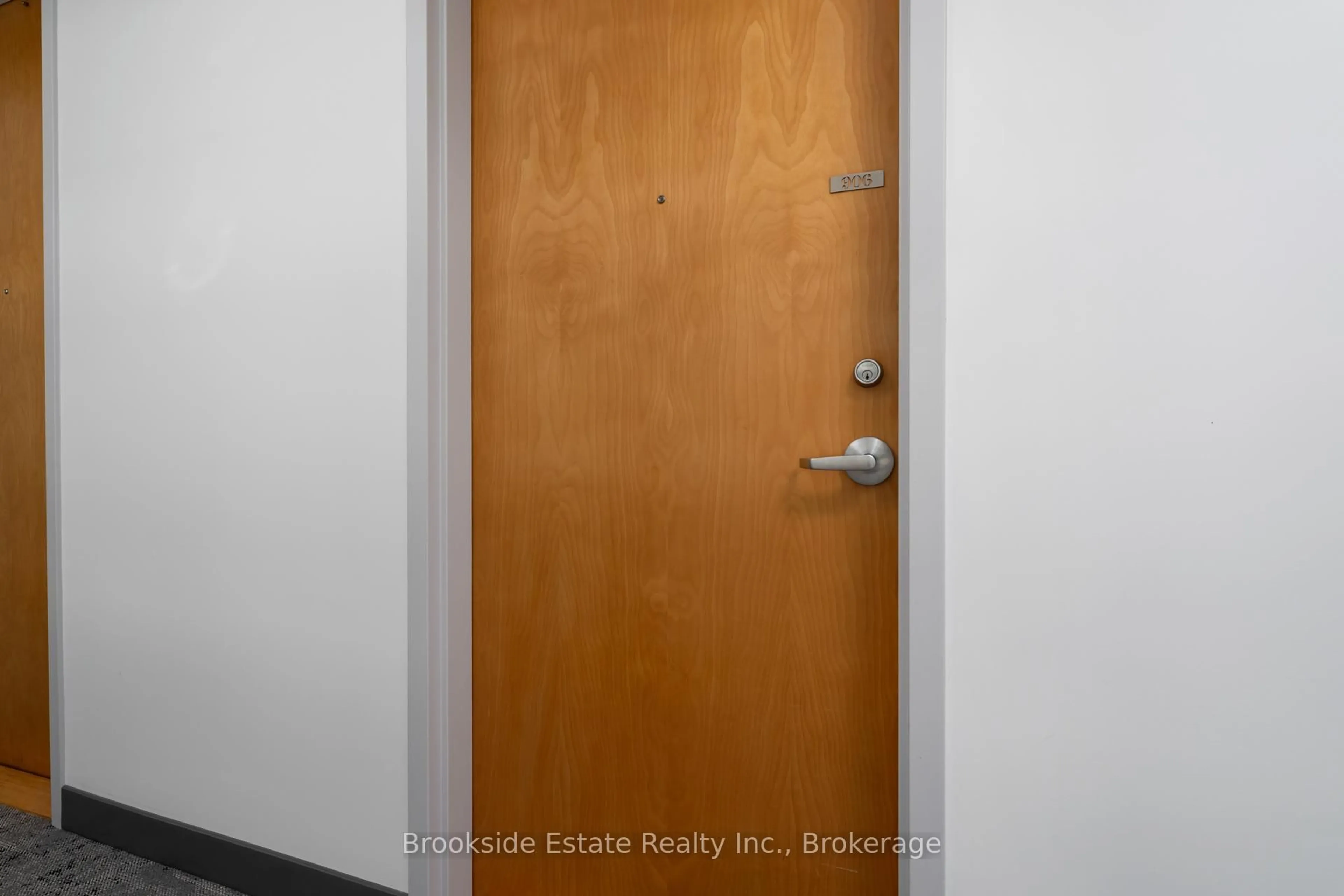 Indoor entryway for 388 Richmond St #906, Toronto Ontario M5V 3P1