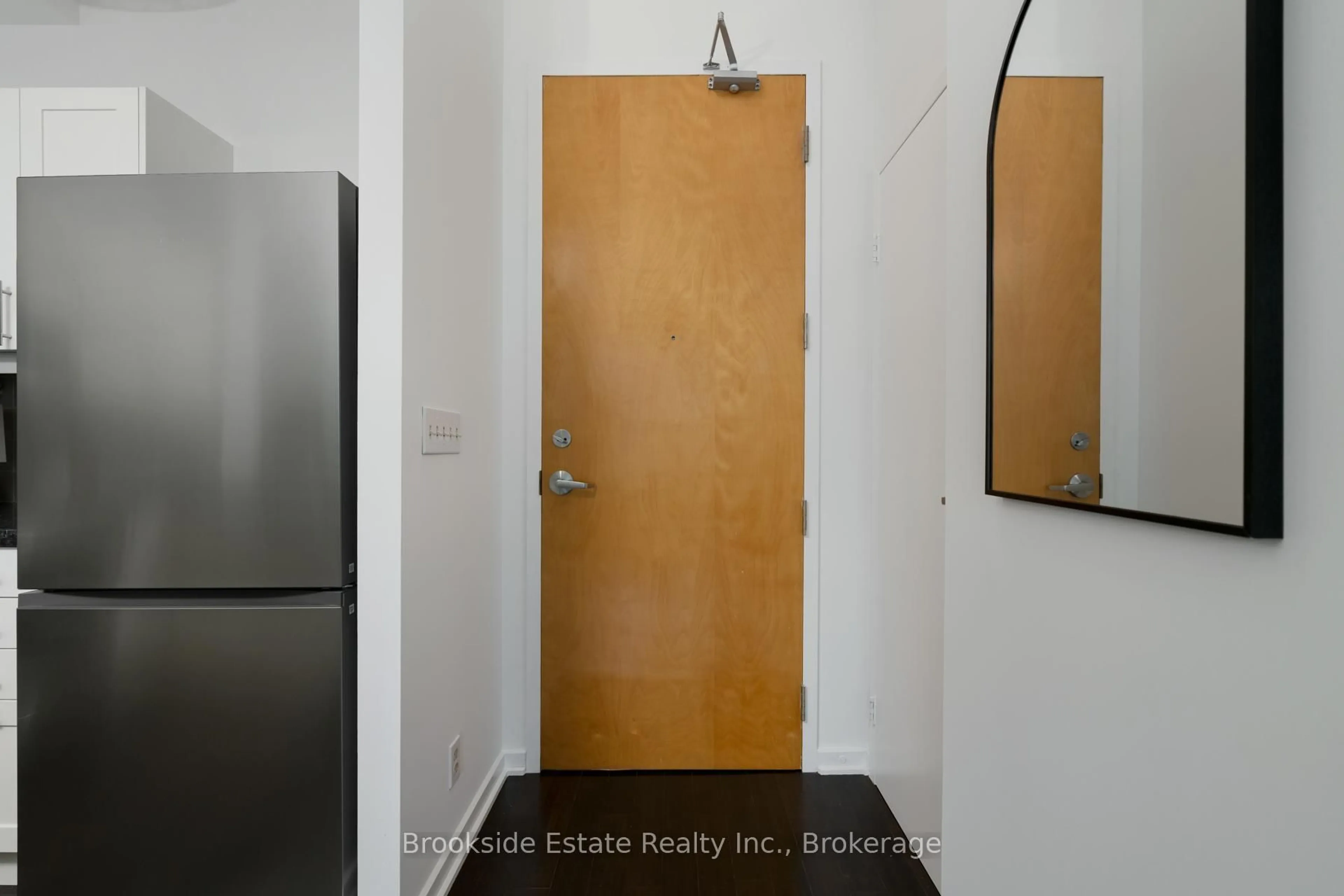 Indoor entryway for 388 Richmond St #906, Toronto Ontario M5V 3P1
