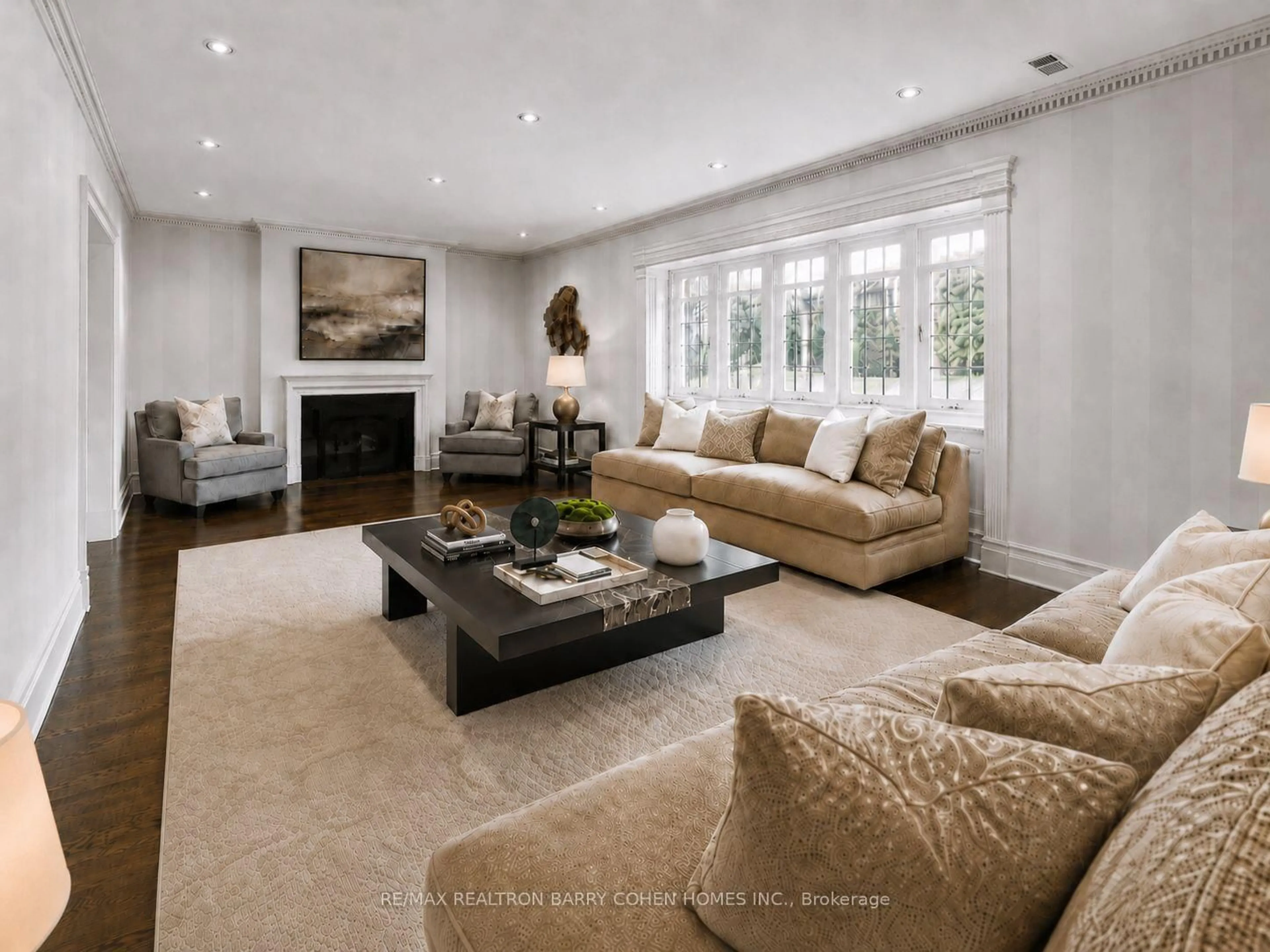 Living room with furniture, unknown for 39 Ava Rd, Toronto Ontario M5P 1Y5