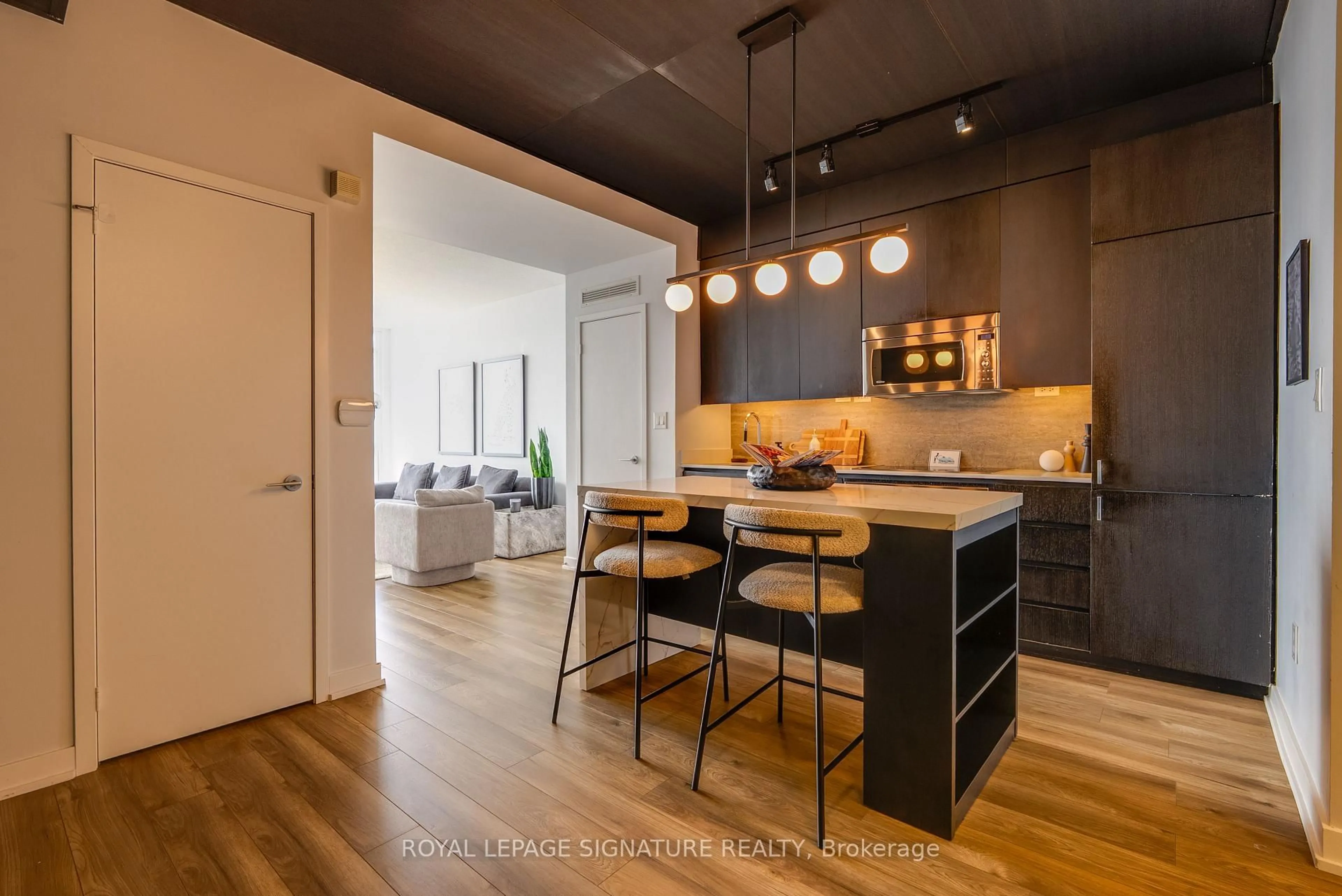 Open concept kitchen, wood/laminate floor for 15 Iceboat Terr #3907, Toronto Ontario M5V 4A5