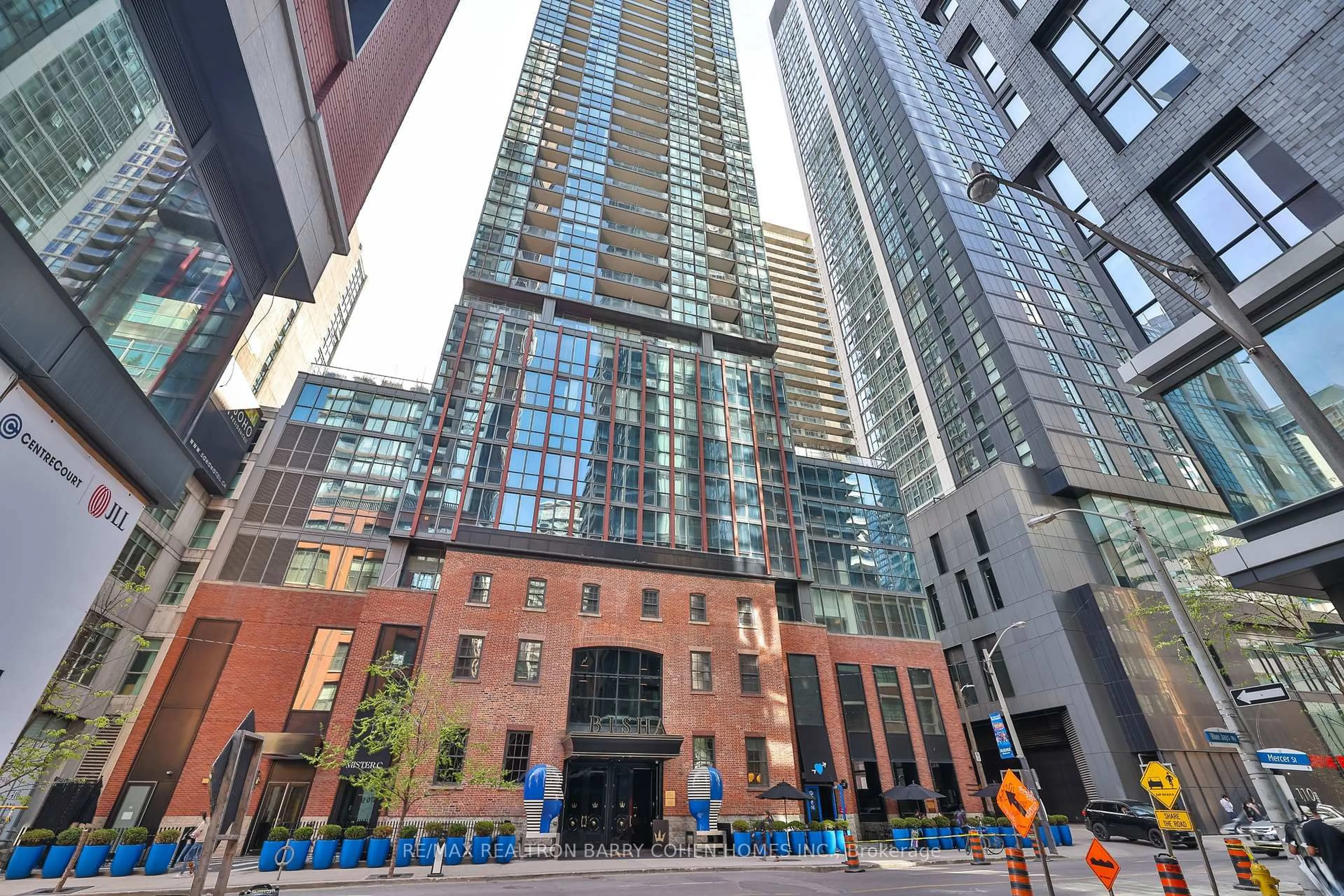 Patio, city buildings view from balcony for 88 Blue Jays Way #4101, Toronto Ontario M5V 2G3