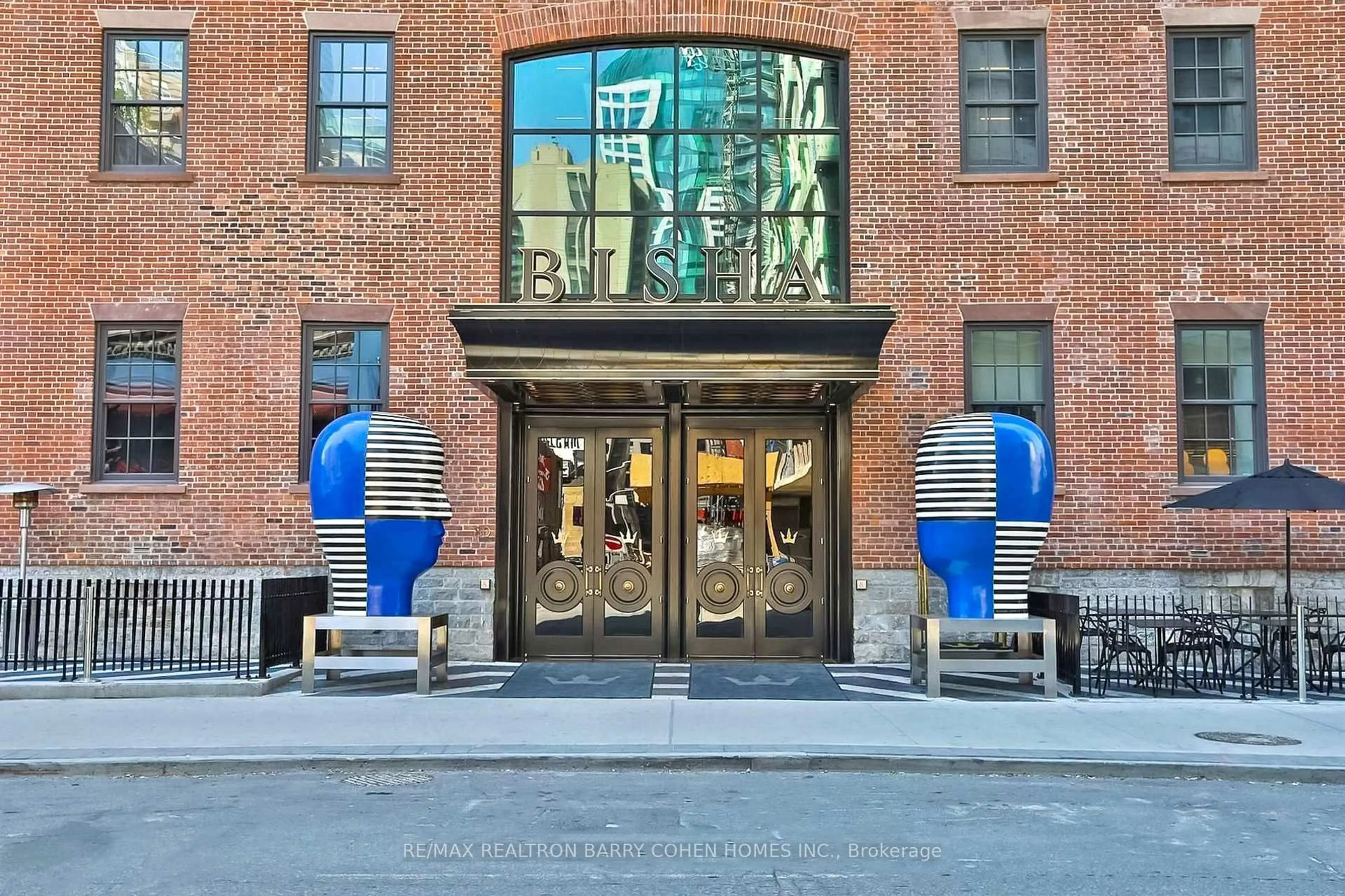 Indoor foyer for 88 Blue Jays Way #4101, Toronto Ontario M5V 2G3