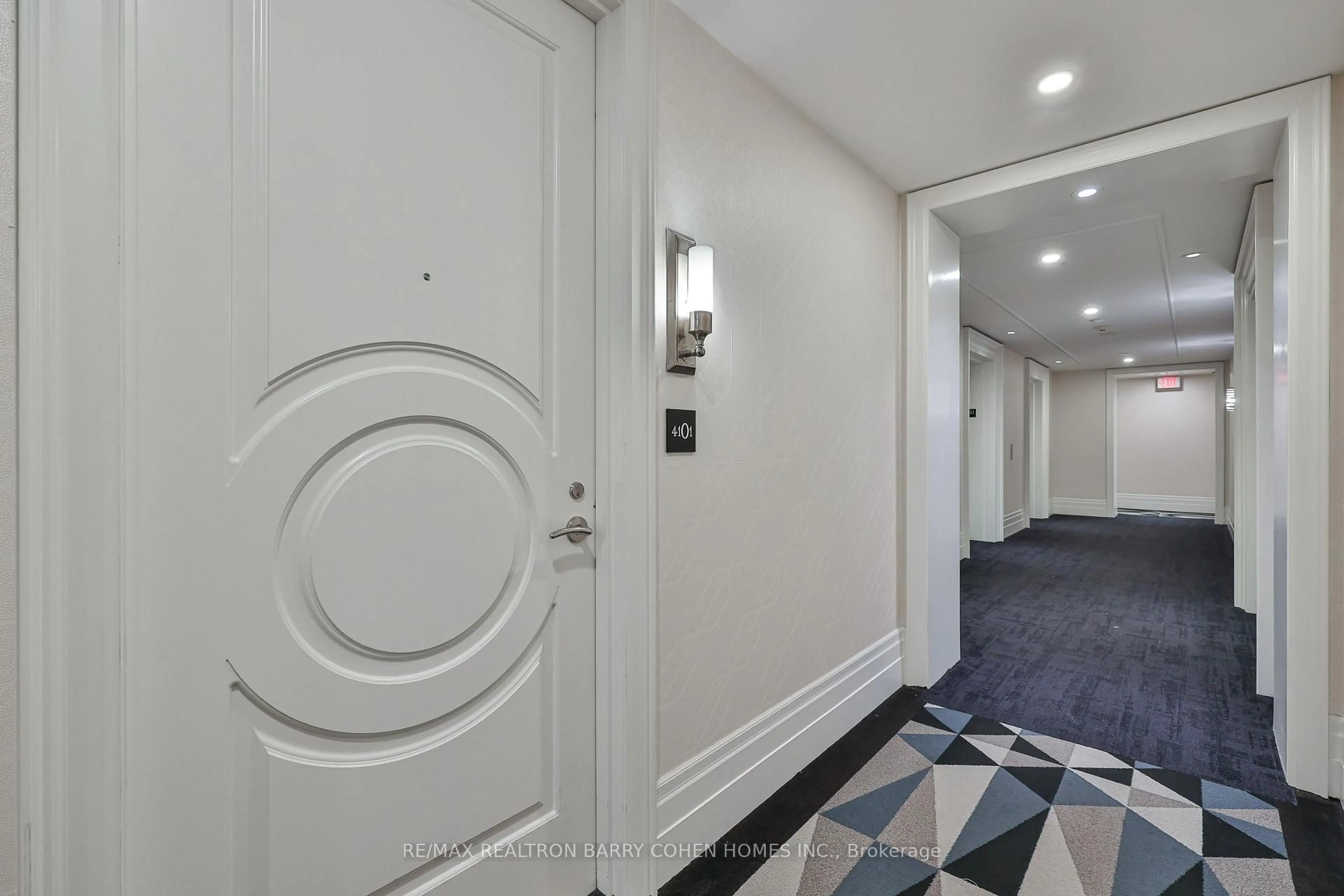 Indoor foyer for 88 Blue Jays Way #4101, Toronto Ontario M5V 2G3