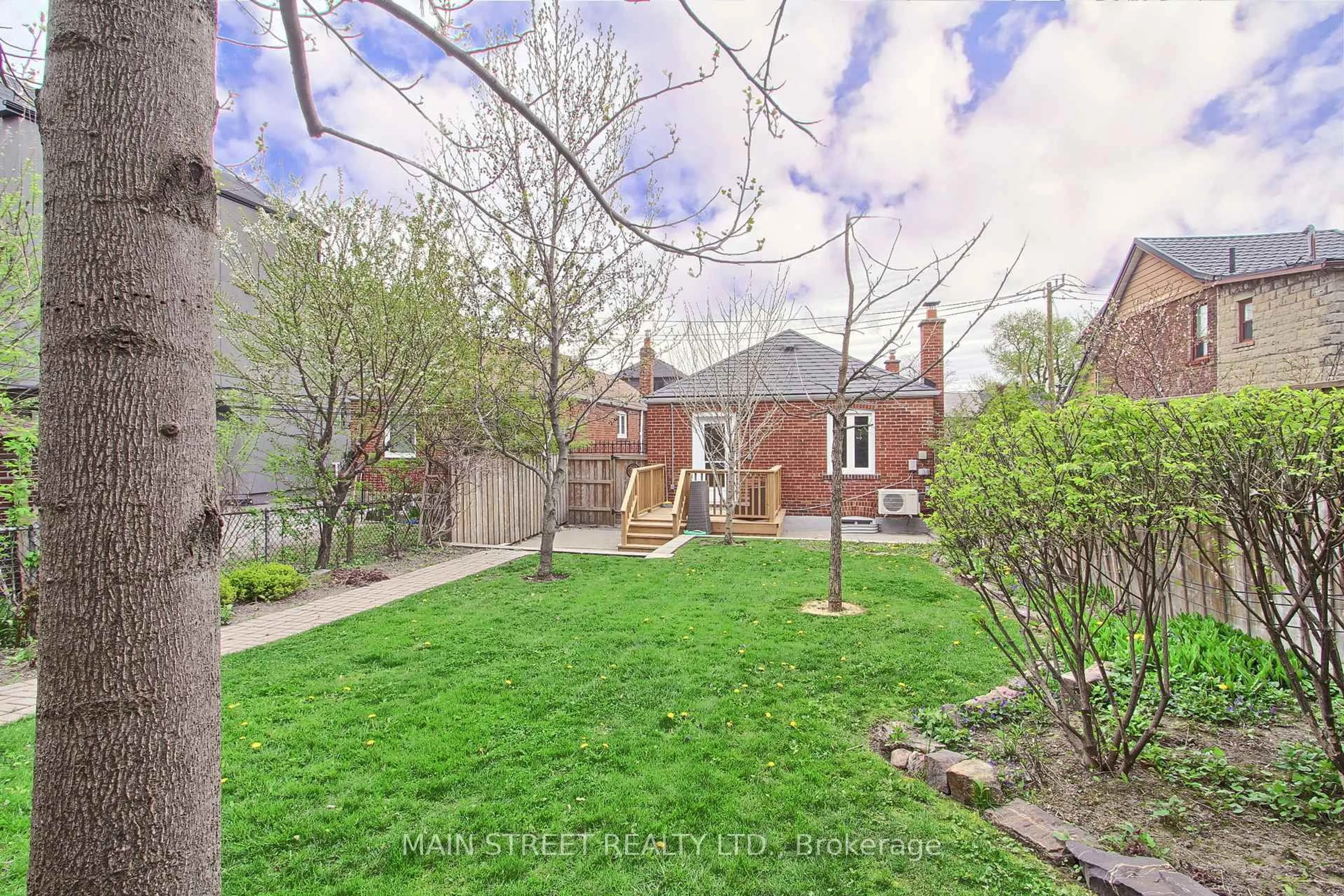 Unknown for 595 Northcliffe Blvd, Toronto Ontario M6E 3L6