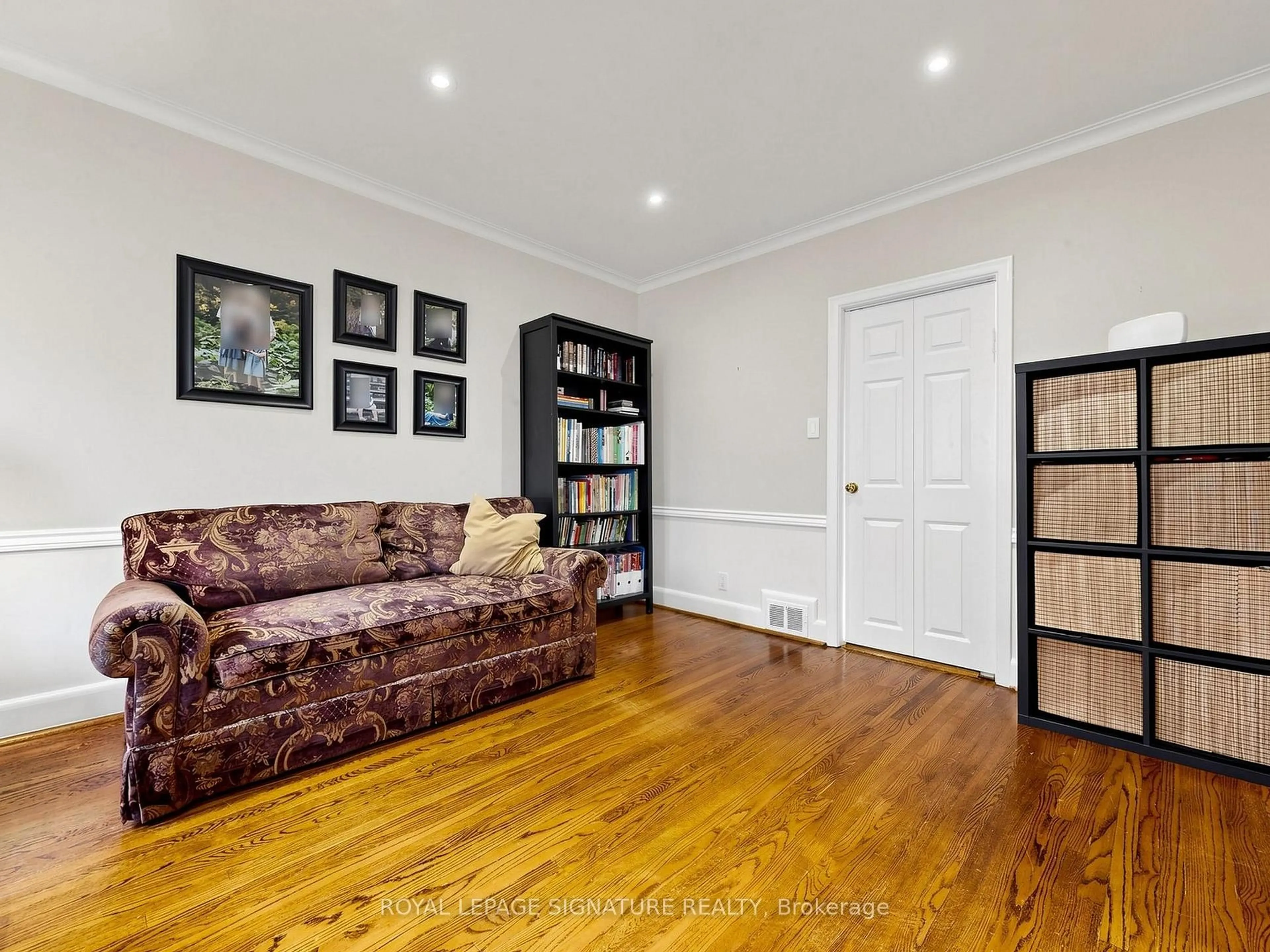 Living room with furniture, wood/laminate floor for 46 Brookview Dr, Toronto Ontario M6A 2K2
