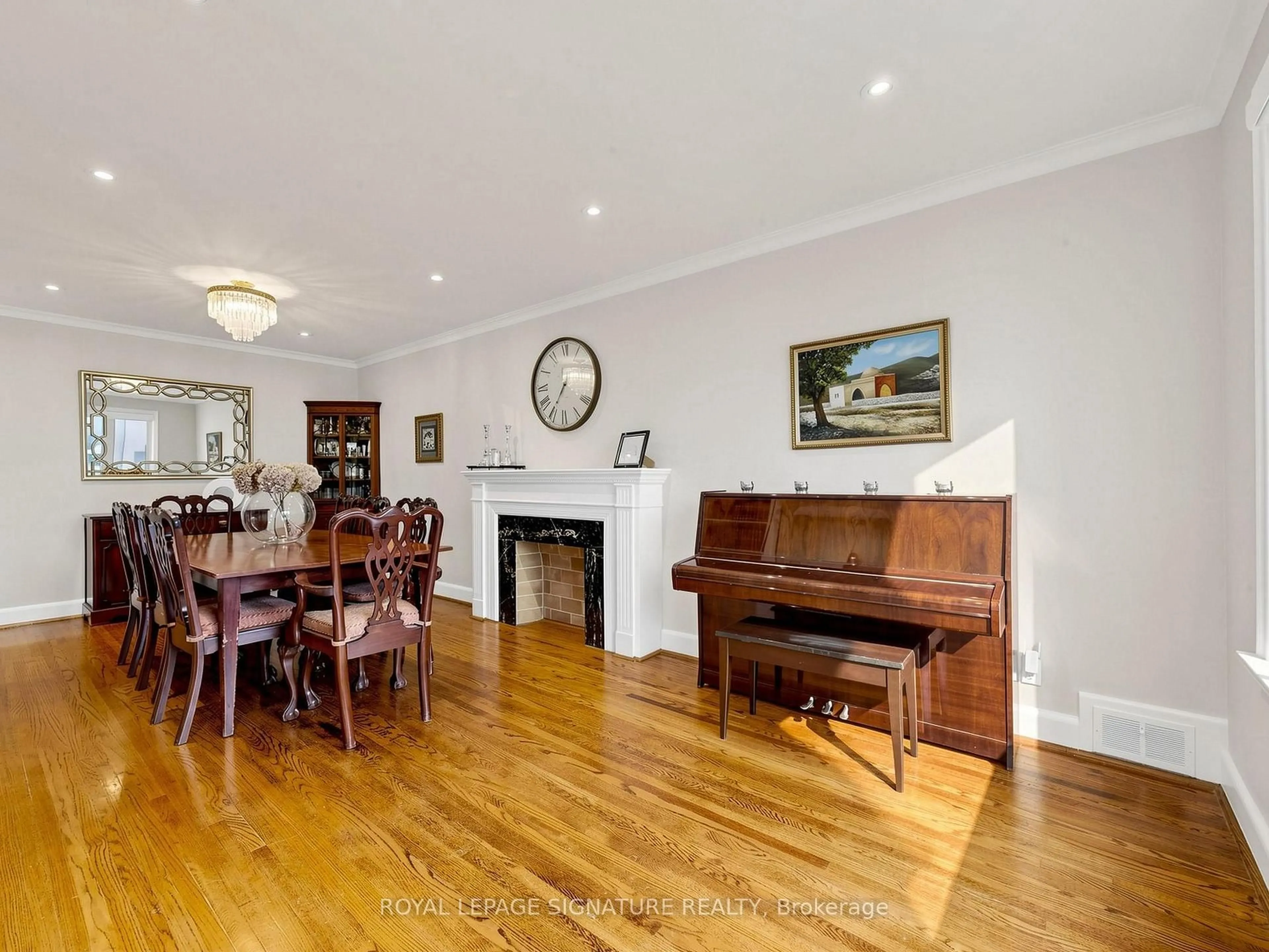 Dining room, wood/laminate floor for 46 Brookview Dr, Toronto Ontario M6A 2K2