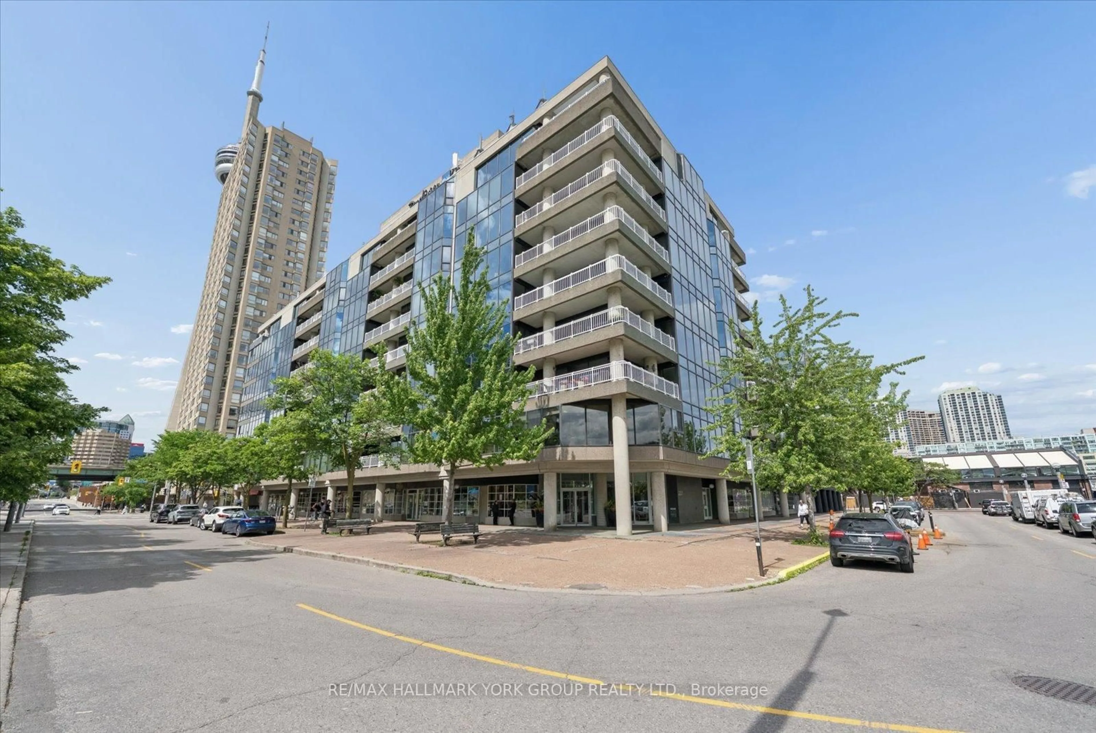 A pic from outside/outdoor area/front of a property/back of a property/a pic from drone, unknown for 251 Queens Quay #705, Toronto Ontario M5J 2N6