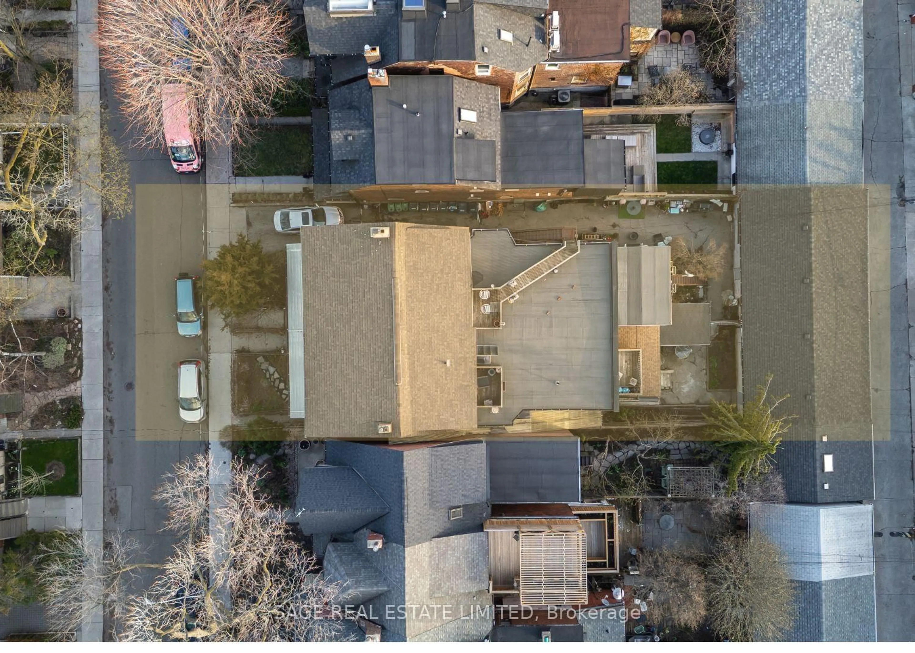 A pic from outside/outdoor area/front of a property/back of a property/a pic from drone, street for 276 Crawford St, Toronto Ontario M6J 2V8