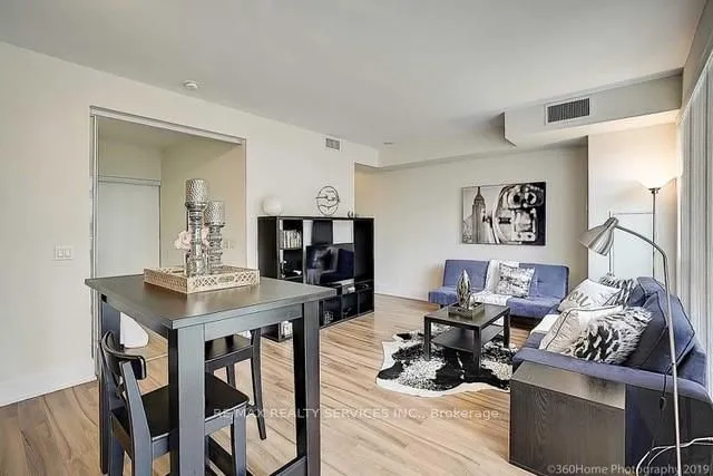 300 Front St #1608, Toronto 5