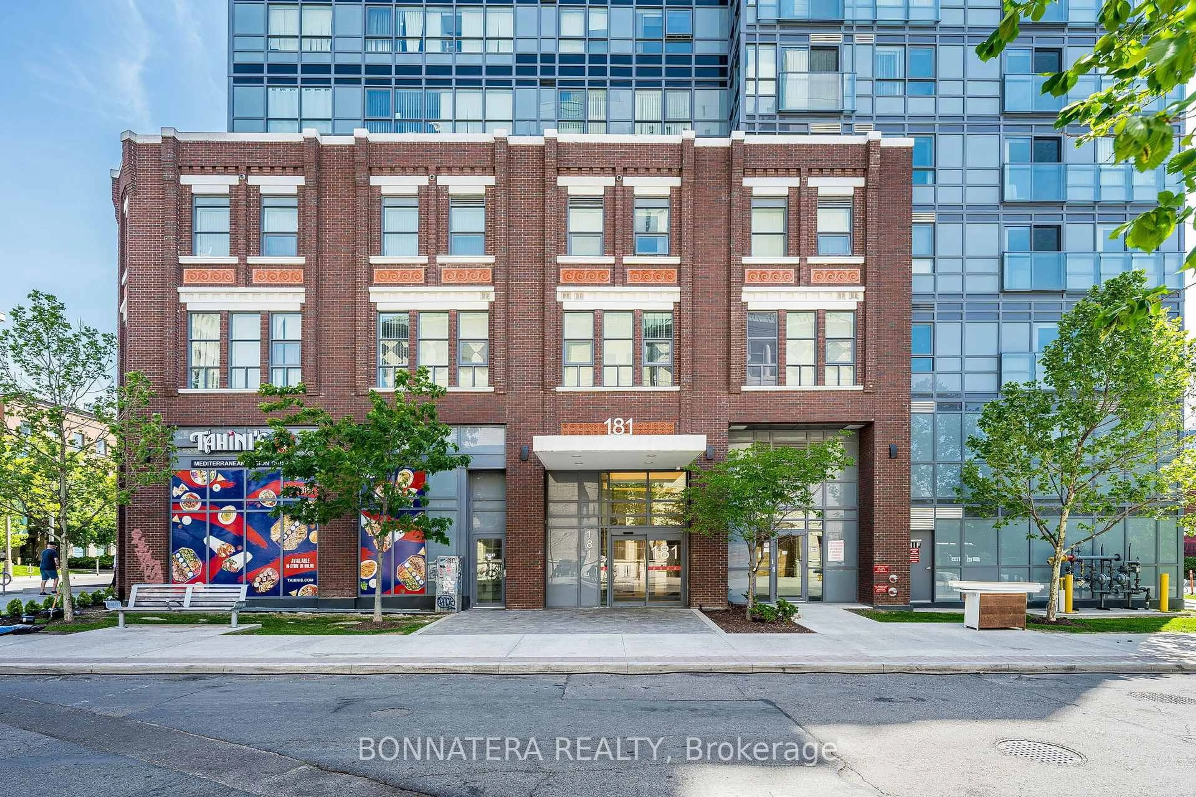 Unknown for 181 Huron St #701, Toronto Ontario M5T 2B6