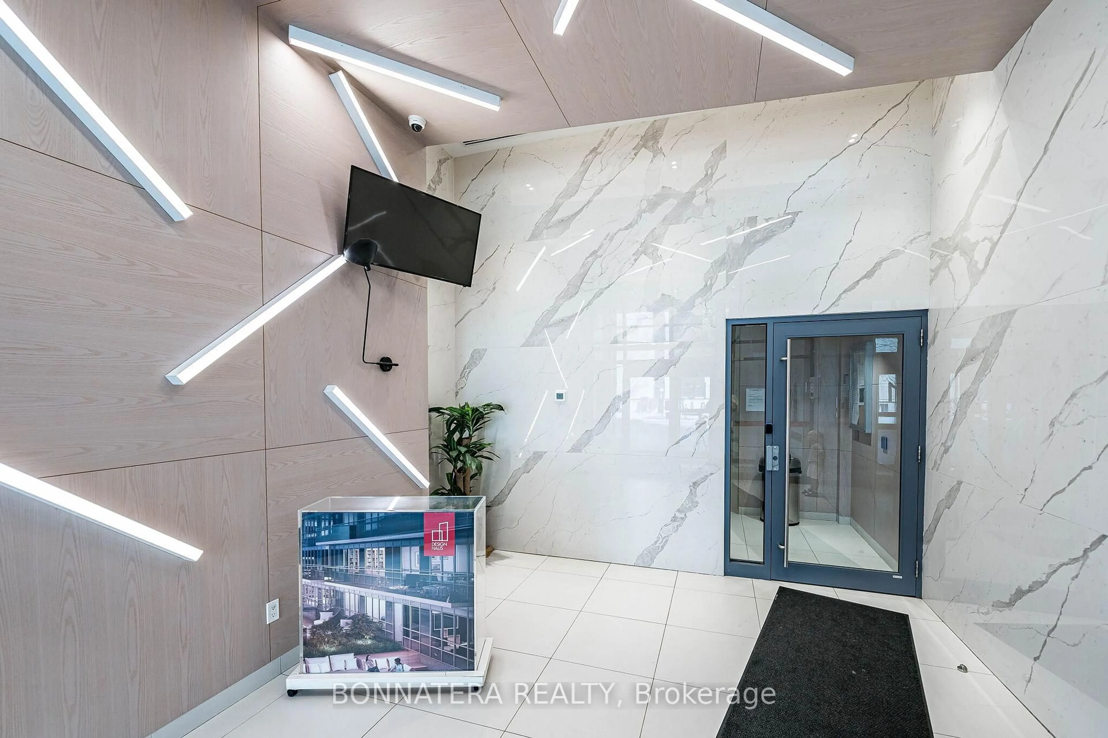 Indoor foyer for 181 Huron St #701, Toronto Ontario M5T 2B6