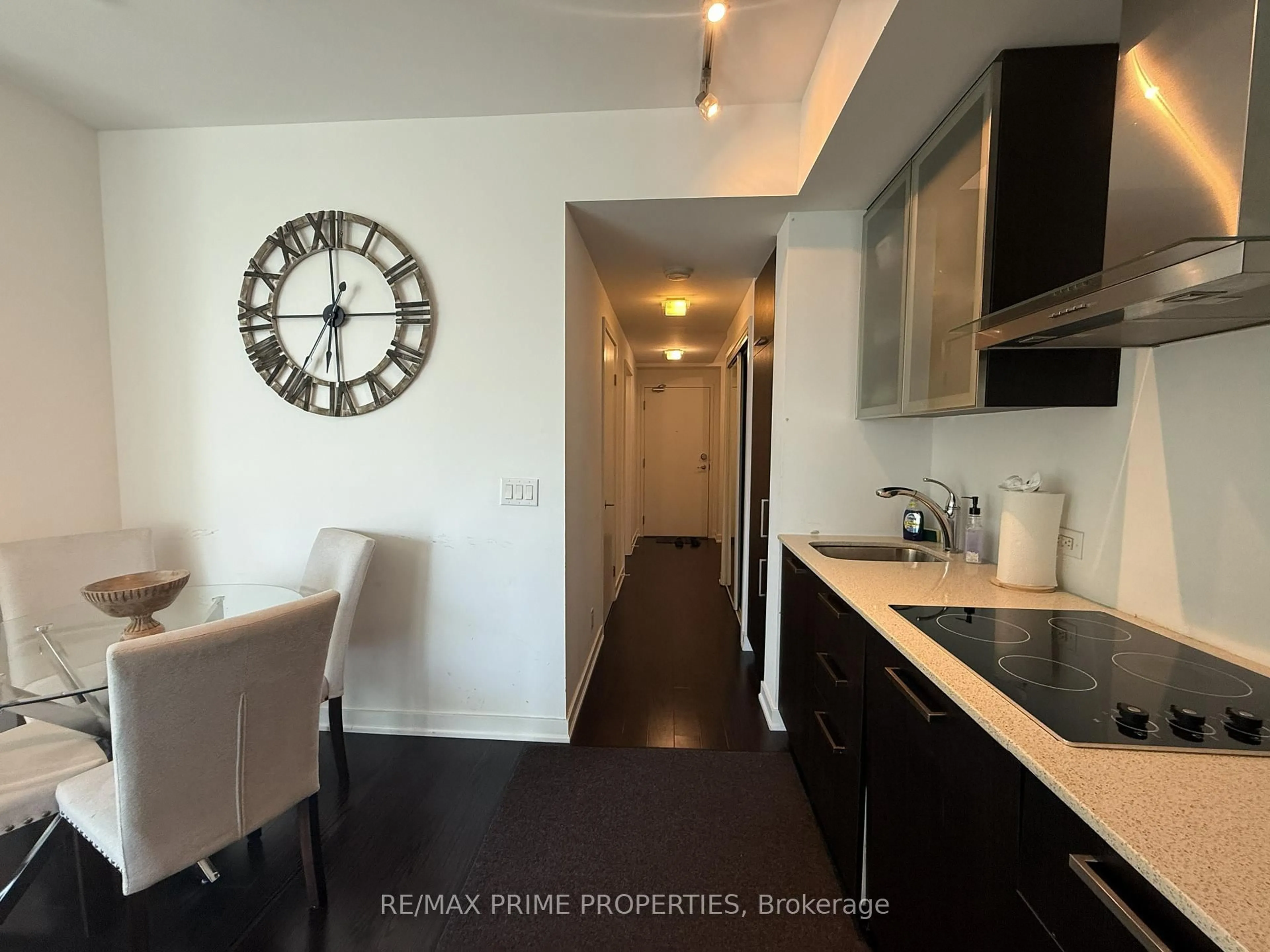 Unknown for 14 York St #1605, Toronto Ontario M5J 0B1